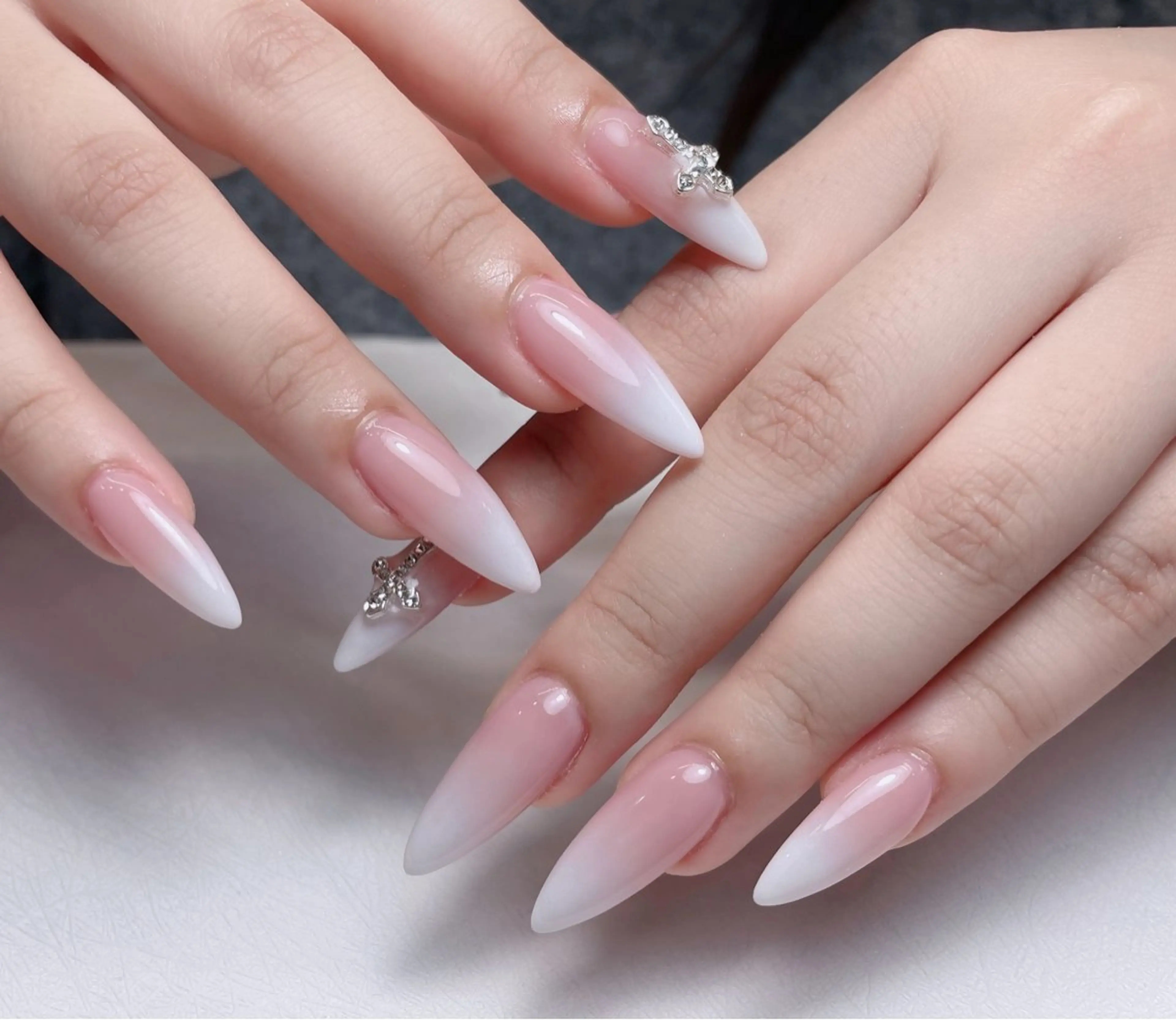 ネイル チークネイル 長さ出し フレンチネイル グラデーション キラキラネイル ハンドネイル 中野駅から2分 MEO NAILのネイルデザイン