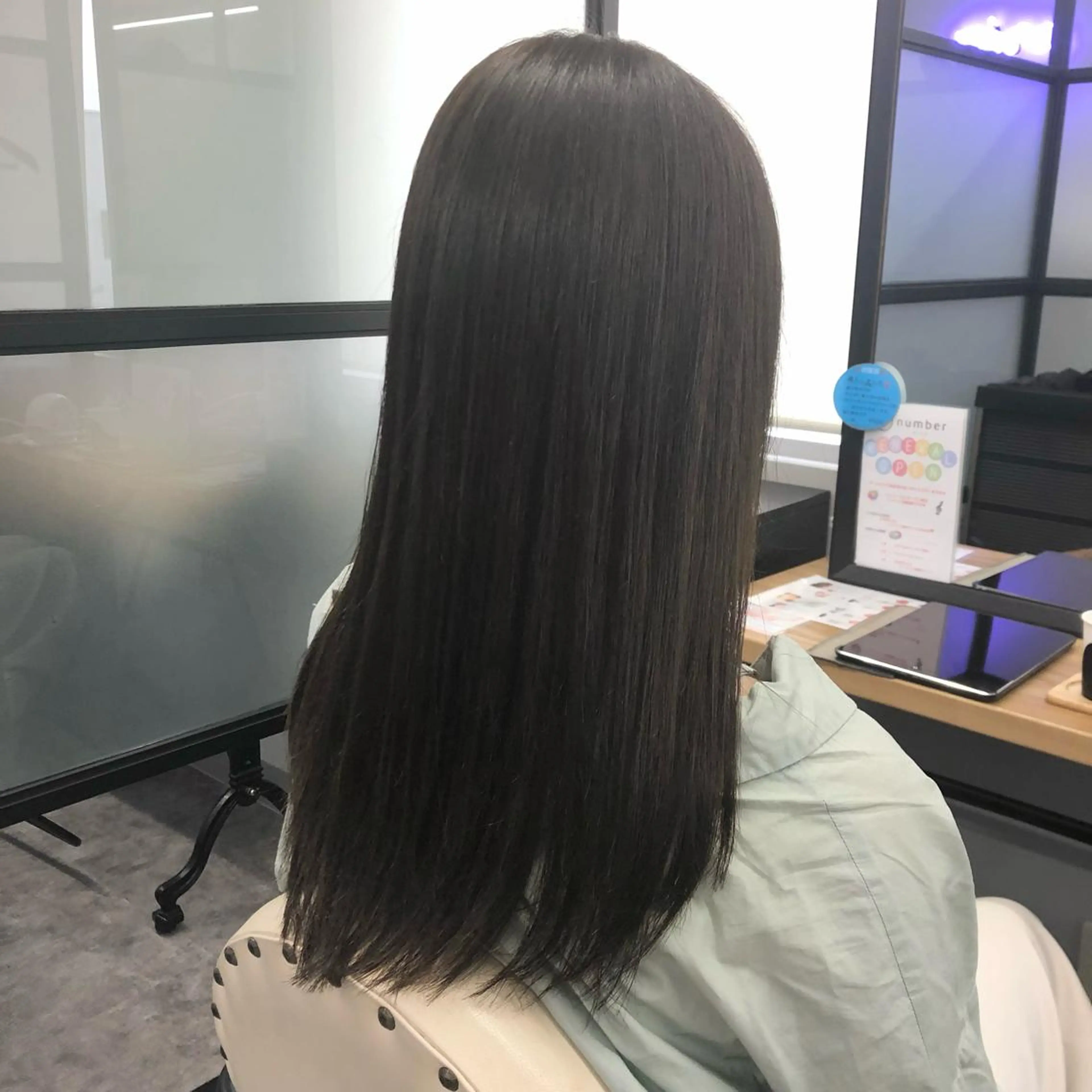ロング カラー ヘアアレンジ アディクシーカラー アッシュ ベージュカラー 黒髪 ブリーチ JURI🤎 ワンカールレイヤーのヘアスタイル