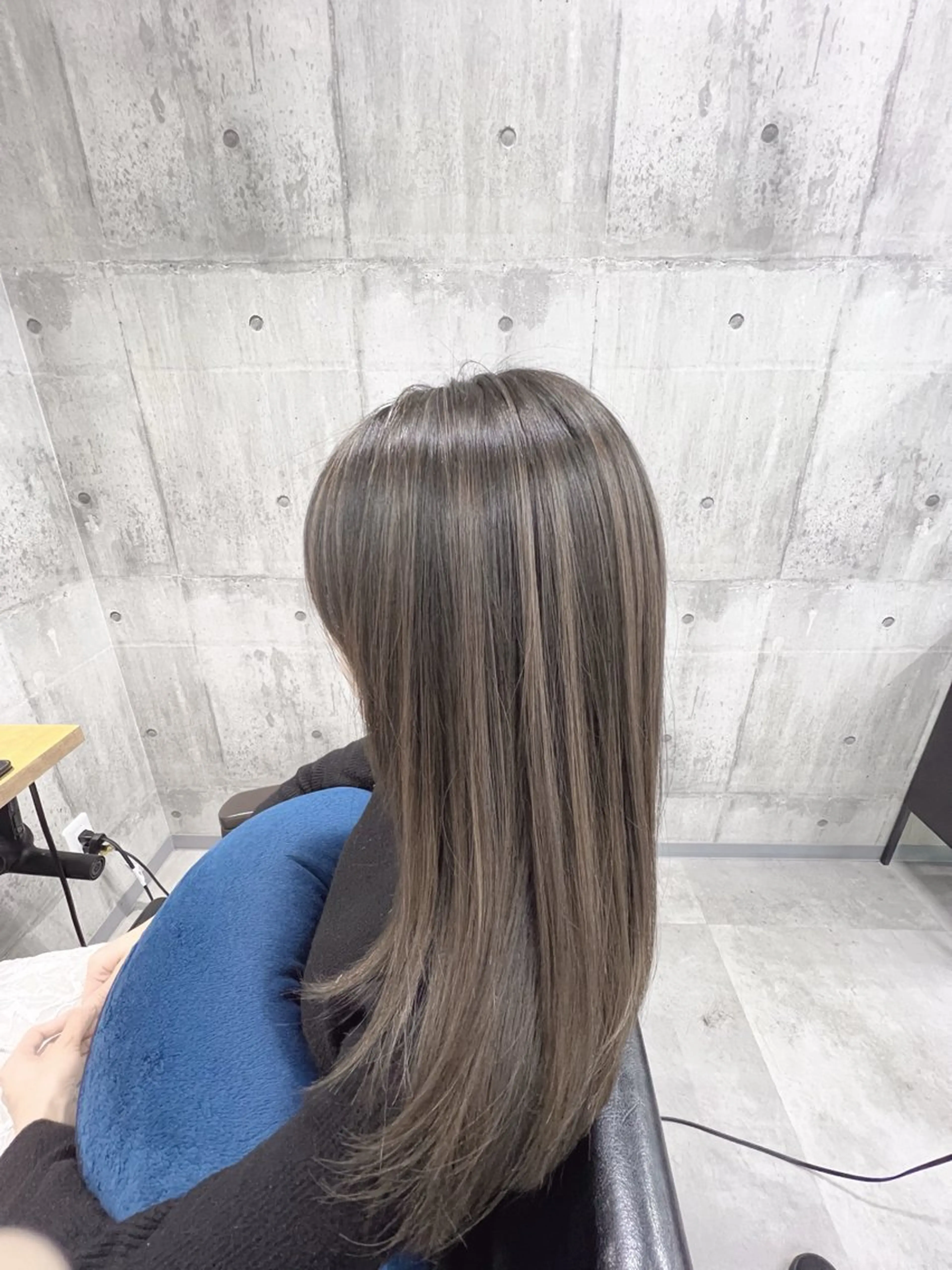 セミロング カラー ブリーチ ケアブリーチ ダブルカラー イヤリングカラー ハイライトカラー newi ナカノのヘアスタイル