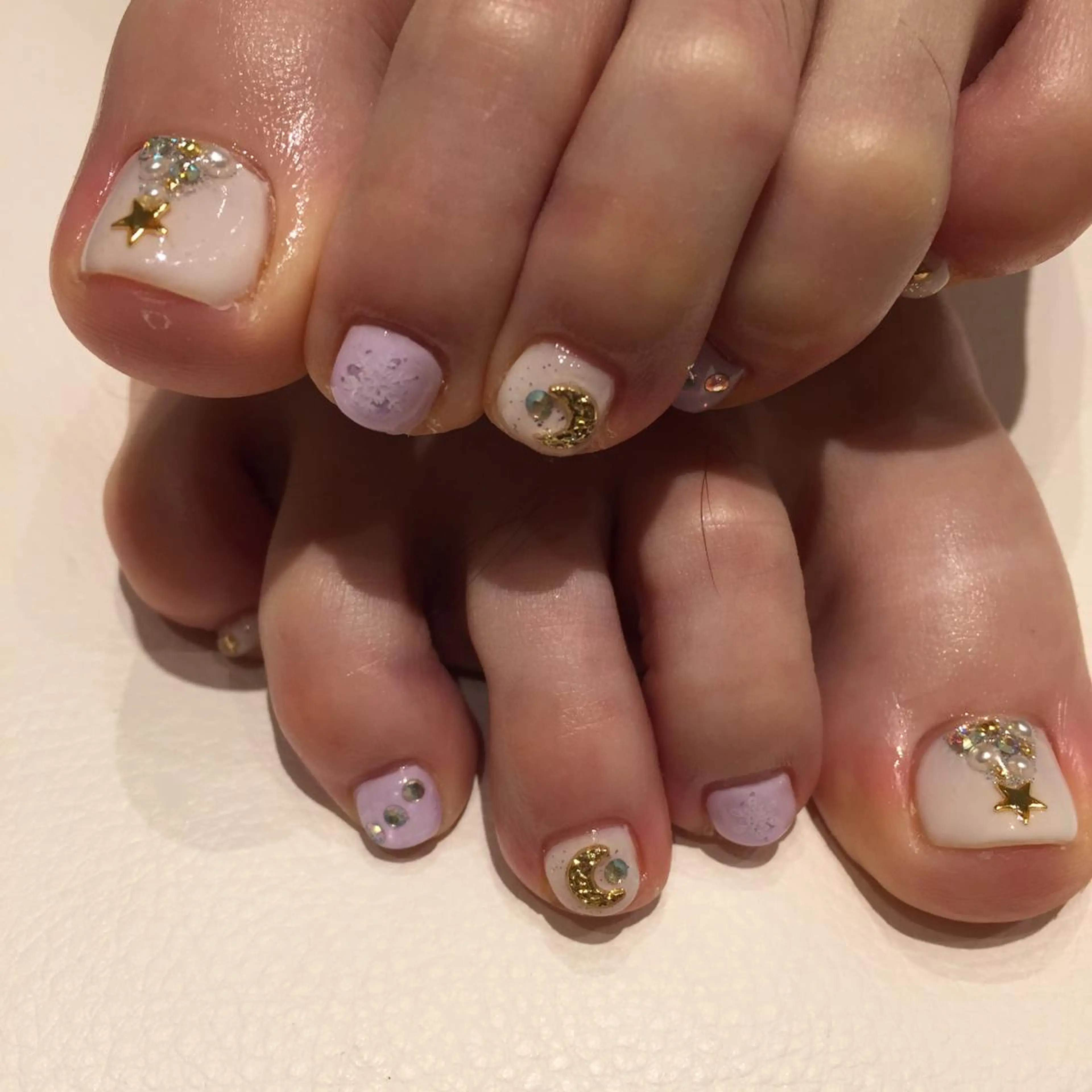 ネイル フットネイル 鈴木 ゆいのネイルデザイン