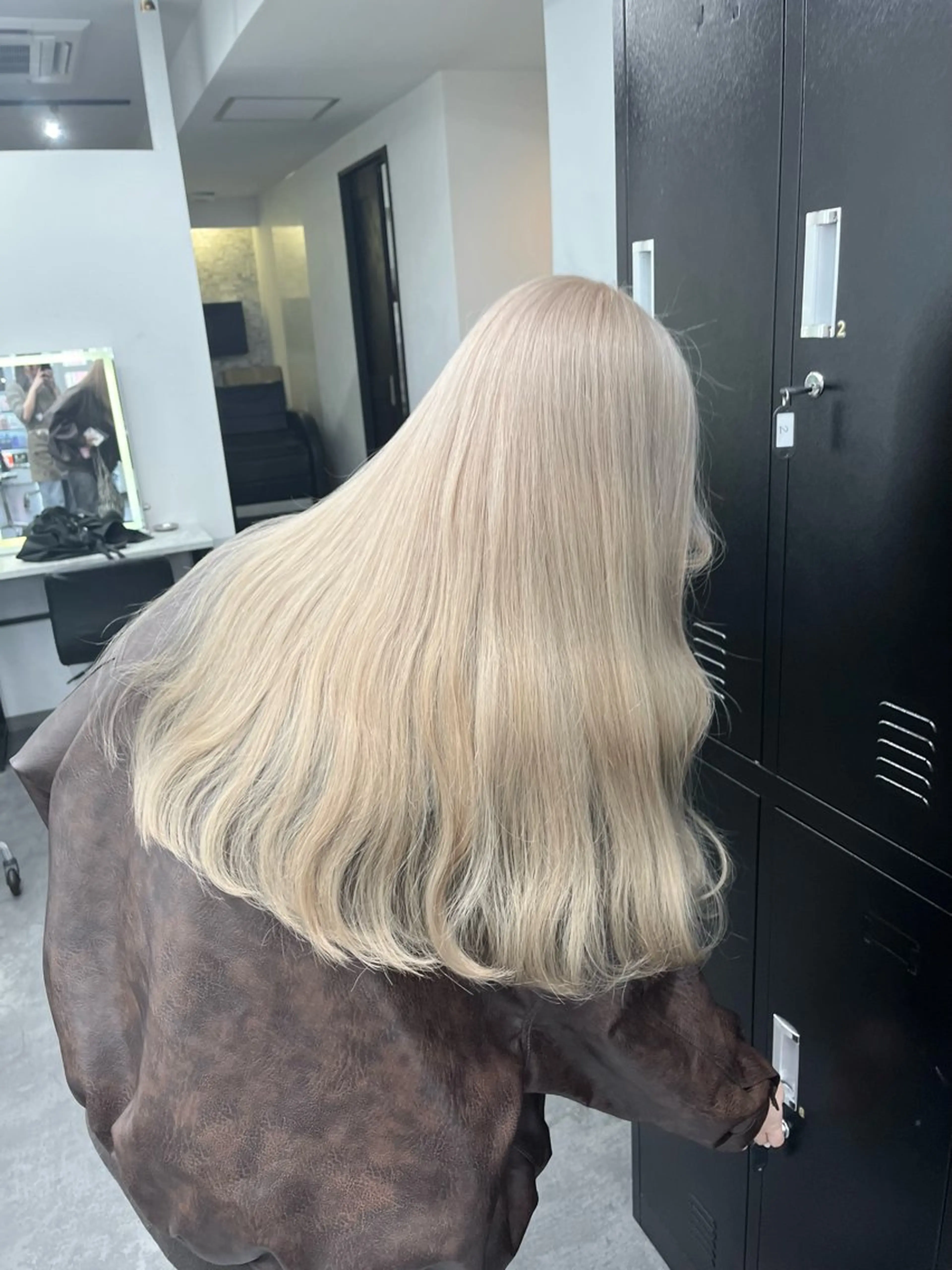 【🌷ご新規様限定🌷】ブリーチ➕透明感艶カラー➕ツヤトリートメント🎀➕韓国巻き🩶の写真