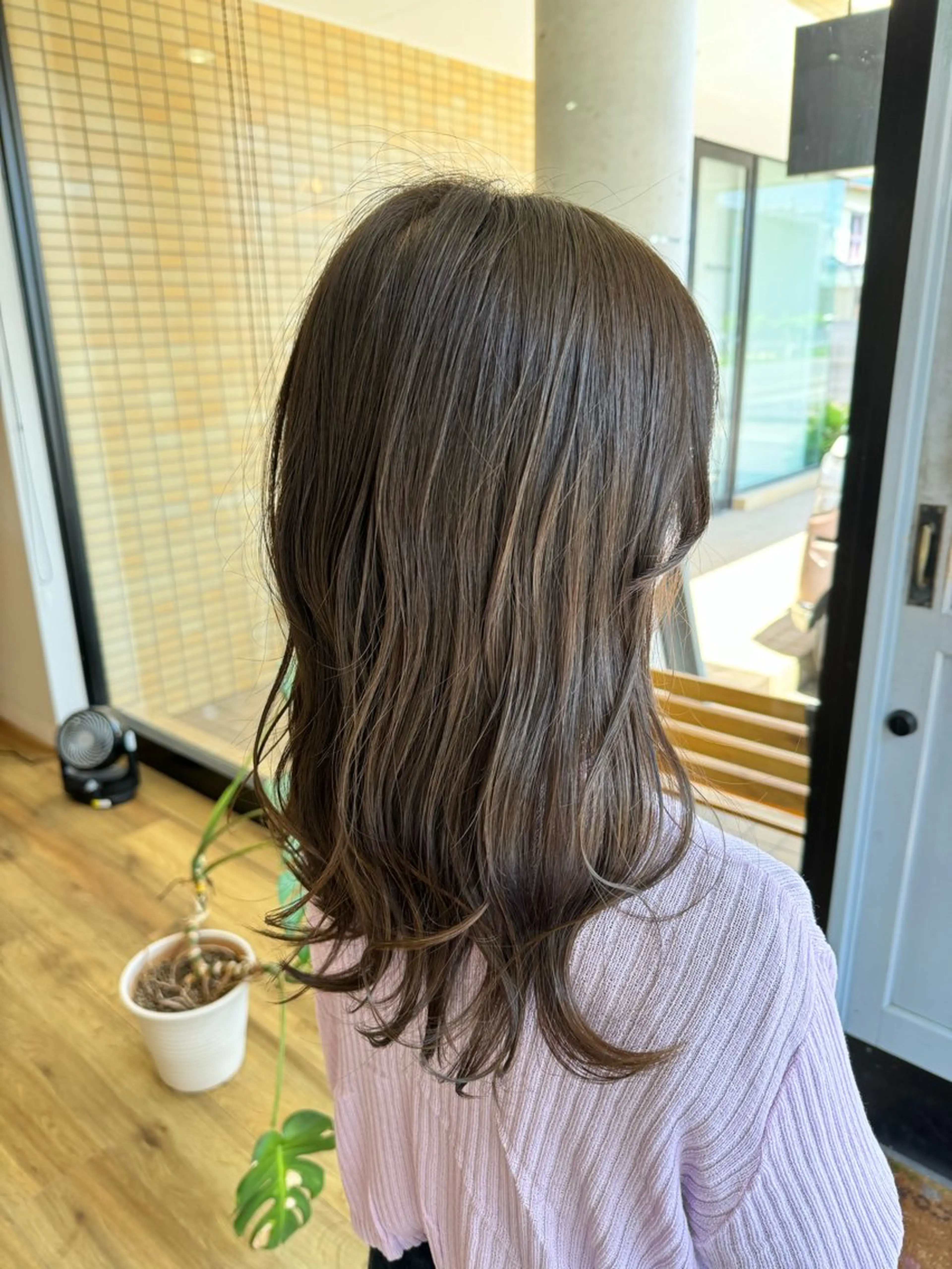 ロング カラー グレージュ オリーブグレージュ オリーブグレー ヘアカラー トリートメント ツキダテ ユイのヘアスタイル