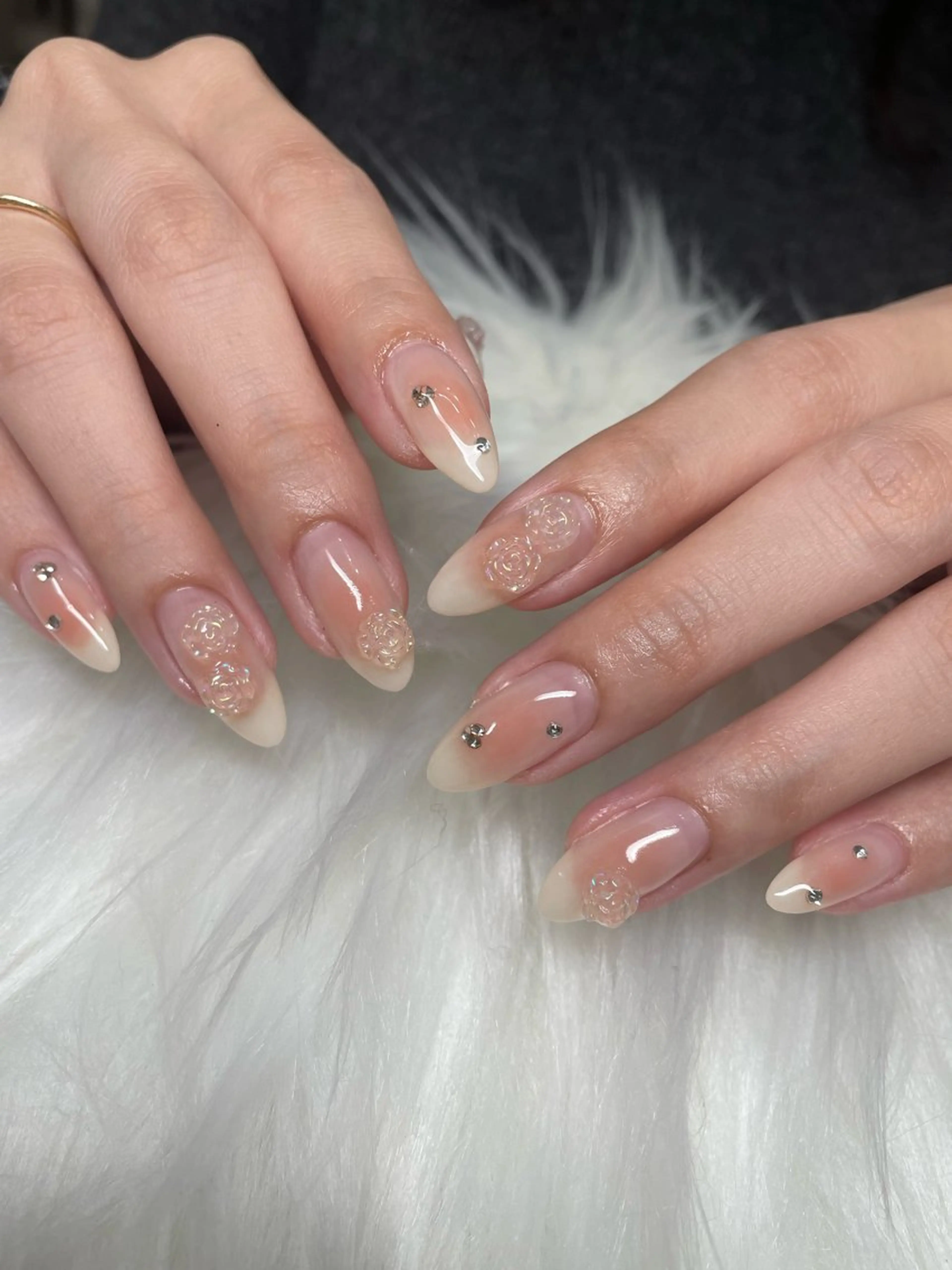 ネイル オーロラネイル チークネイル ハンドネイル フットネイル with hues所属・with hues AYAのネイルデザイン