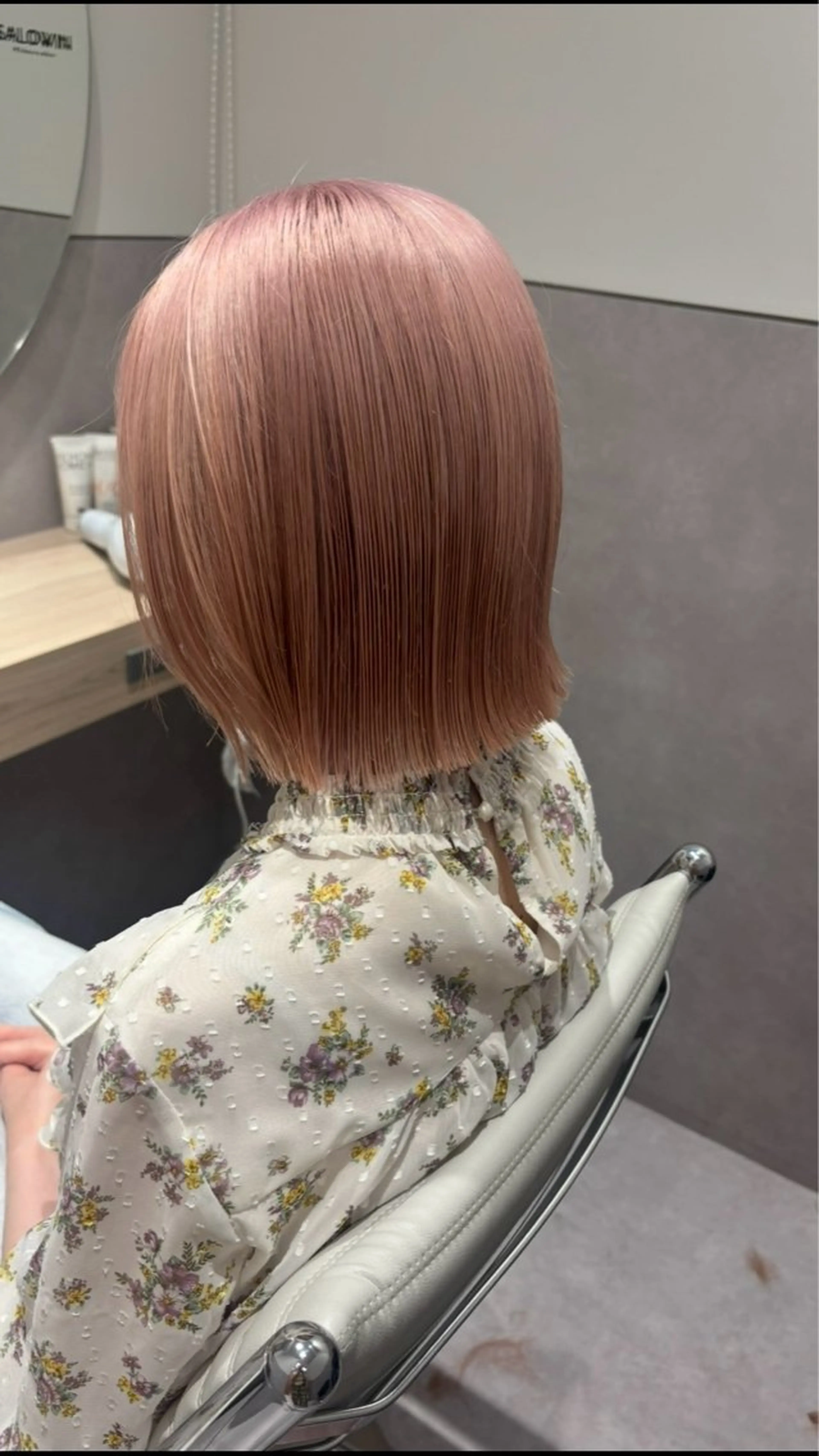 ミディアム ブリーチ/ハイトーン /大人バレイヤージュのヘアスタイル