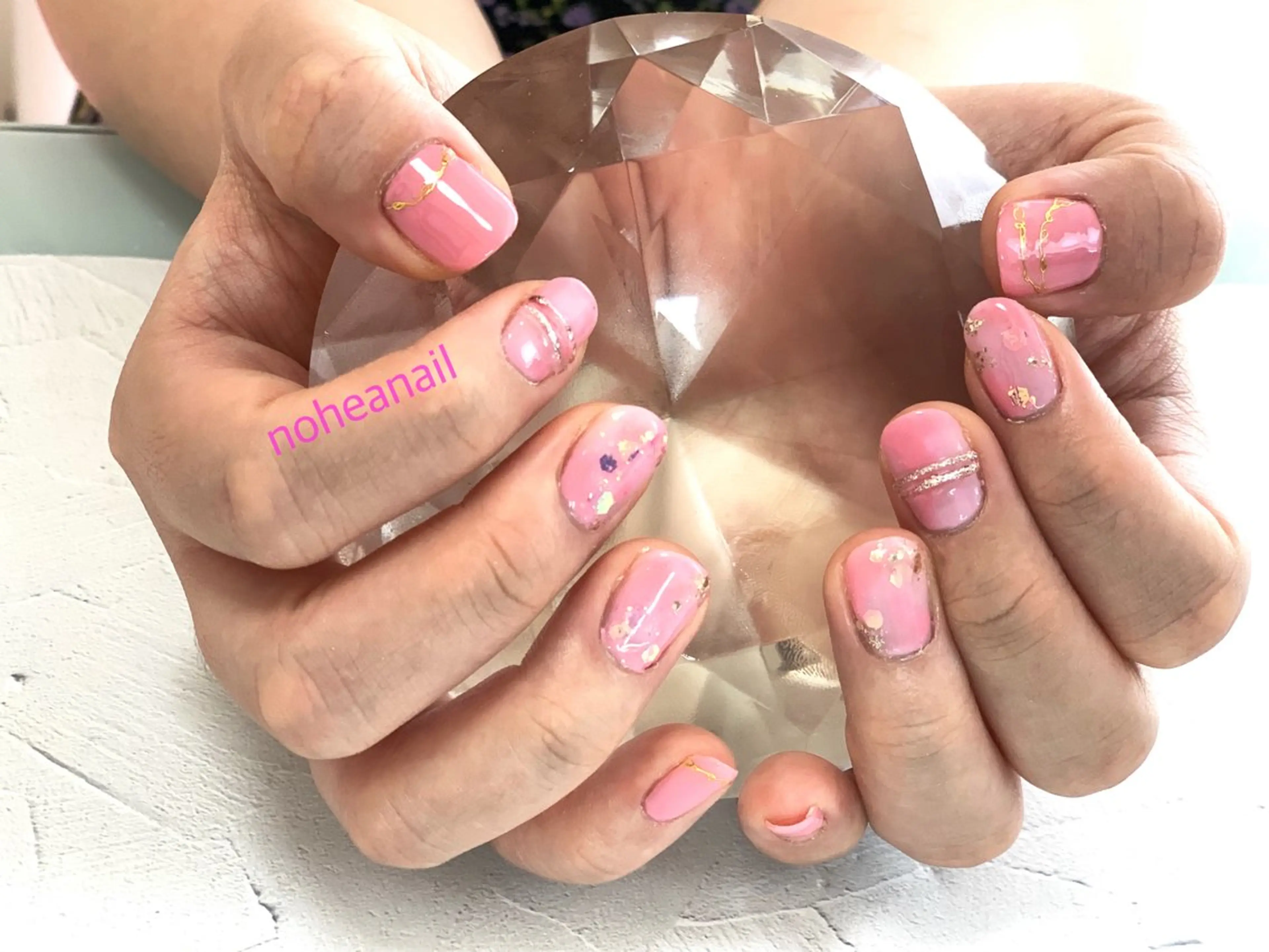 ネイル ホログラムネイル 大理石ネイル(マーブル) ピンク ホワイト ハンドネイル noheanail YONEDAのネイルデザイン