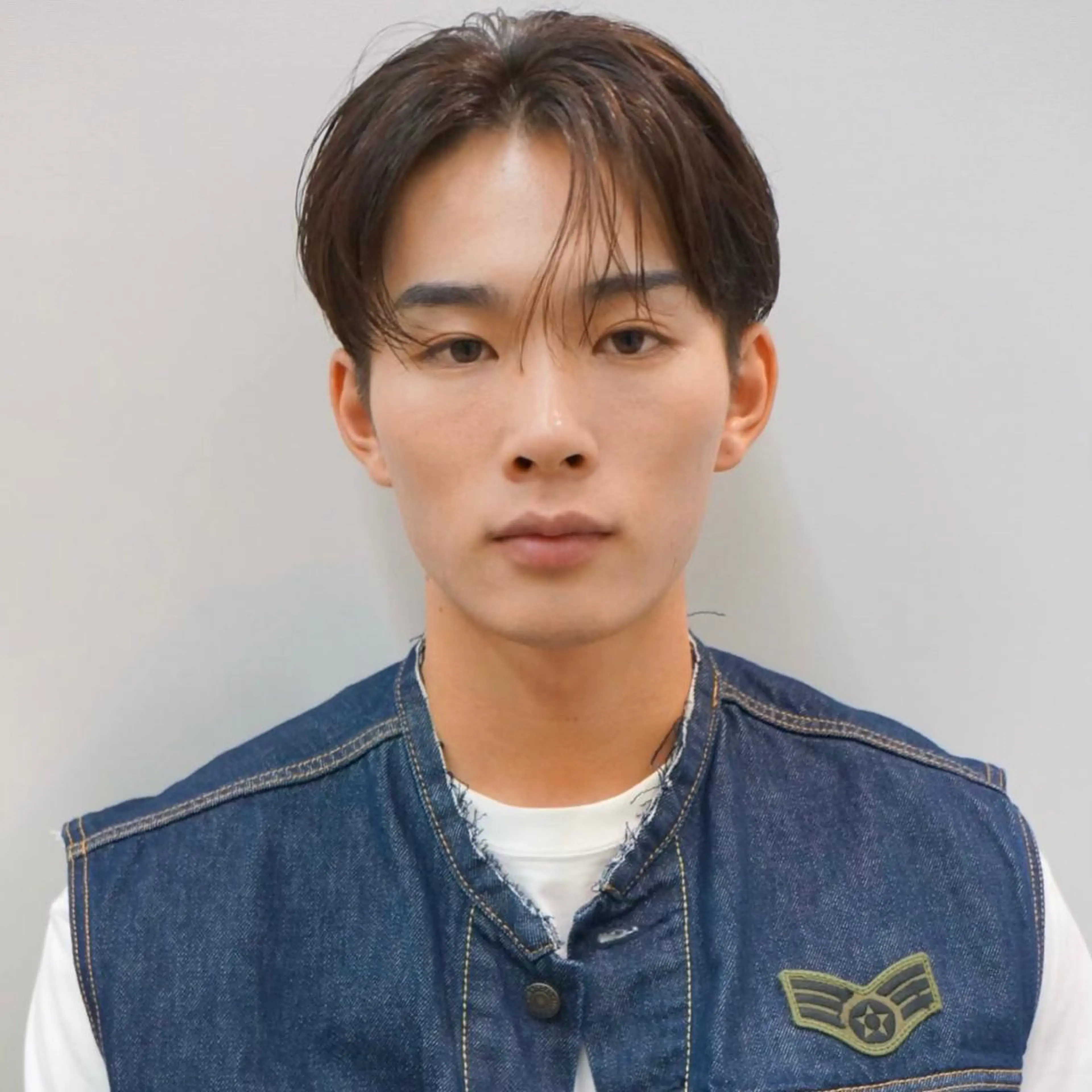 ショート カラー パーマ メンズ センターパート ダウンパーマ 【sity.ザイク】のヘアスタイル