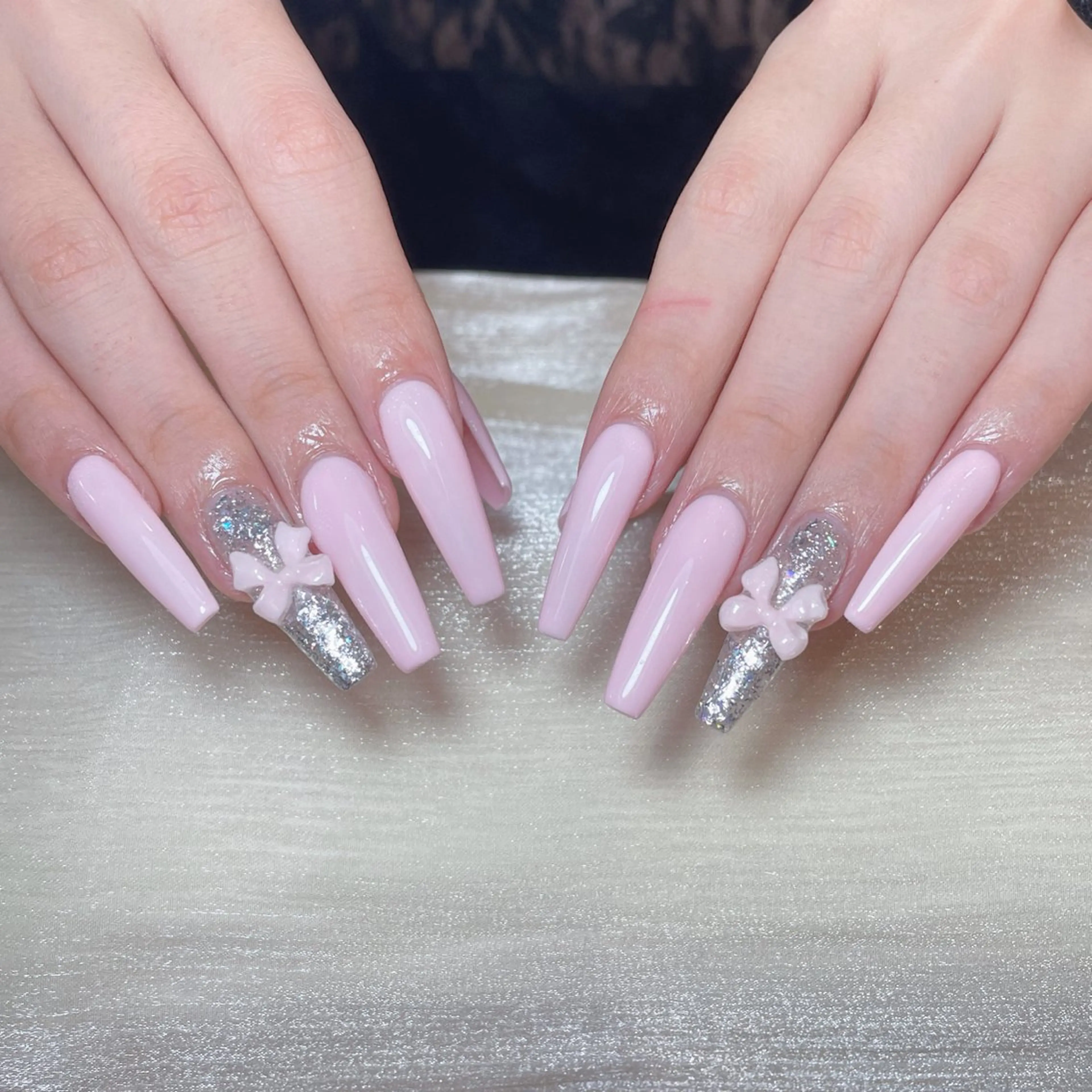 ネイル アートネイル オーロラネイル フラッシュネイル ガーリー キラキラネイル ハンドネイル Una NAILMANAMIのネイルデザイン