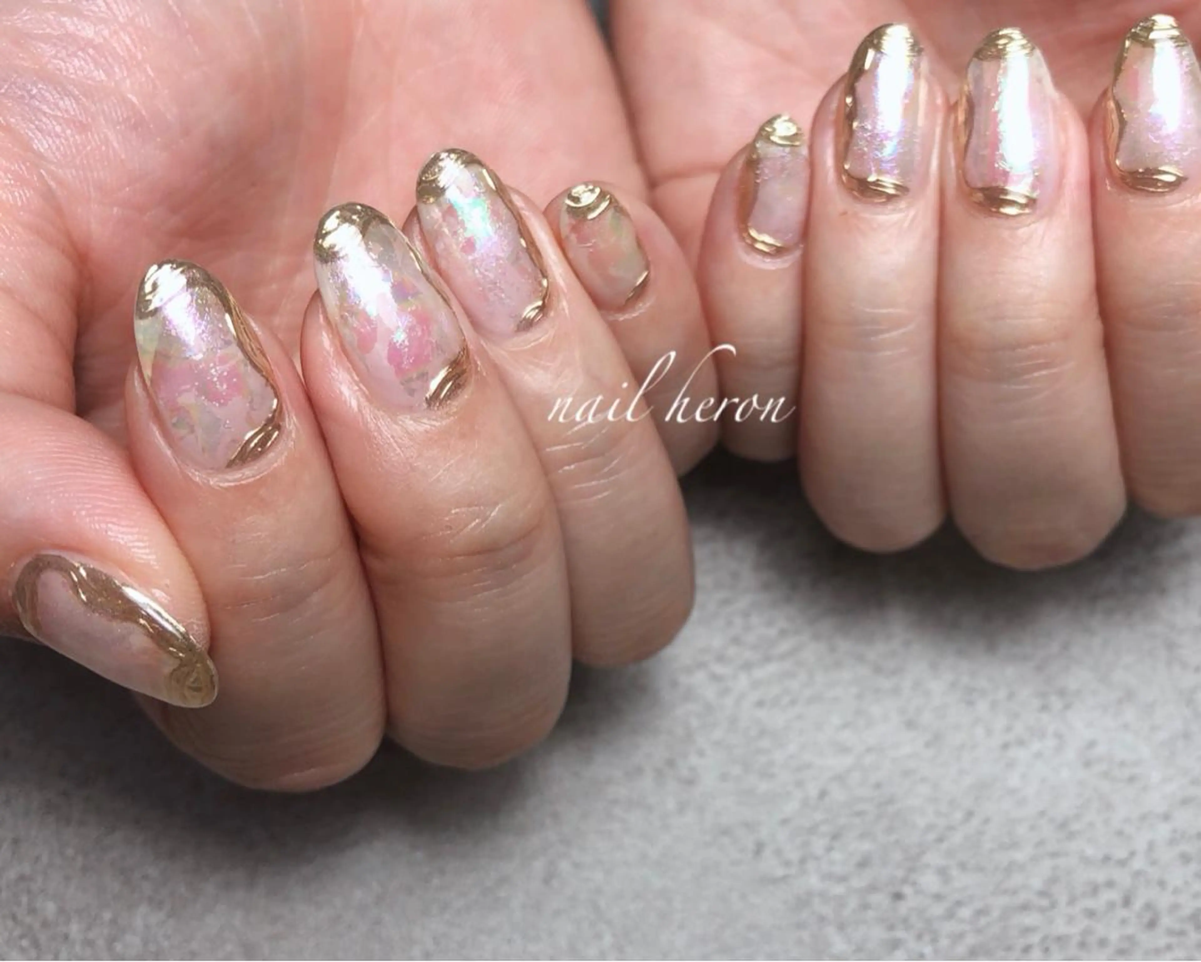 ネイル オーロラネイル ミラーネイル ハンドネイル saki_ nail heronのネイルデザイン