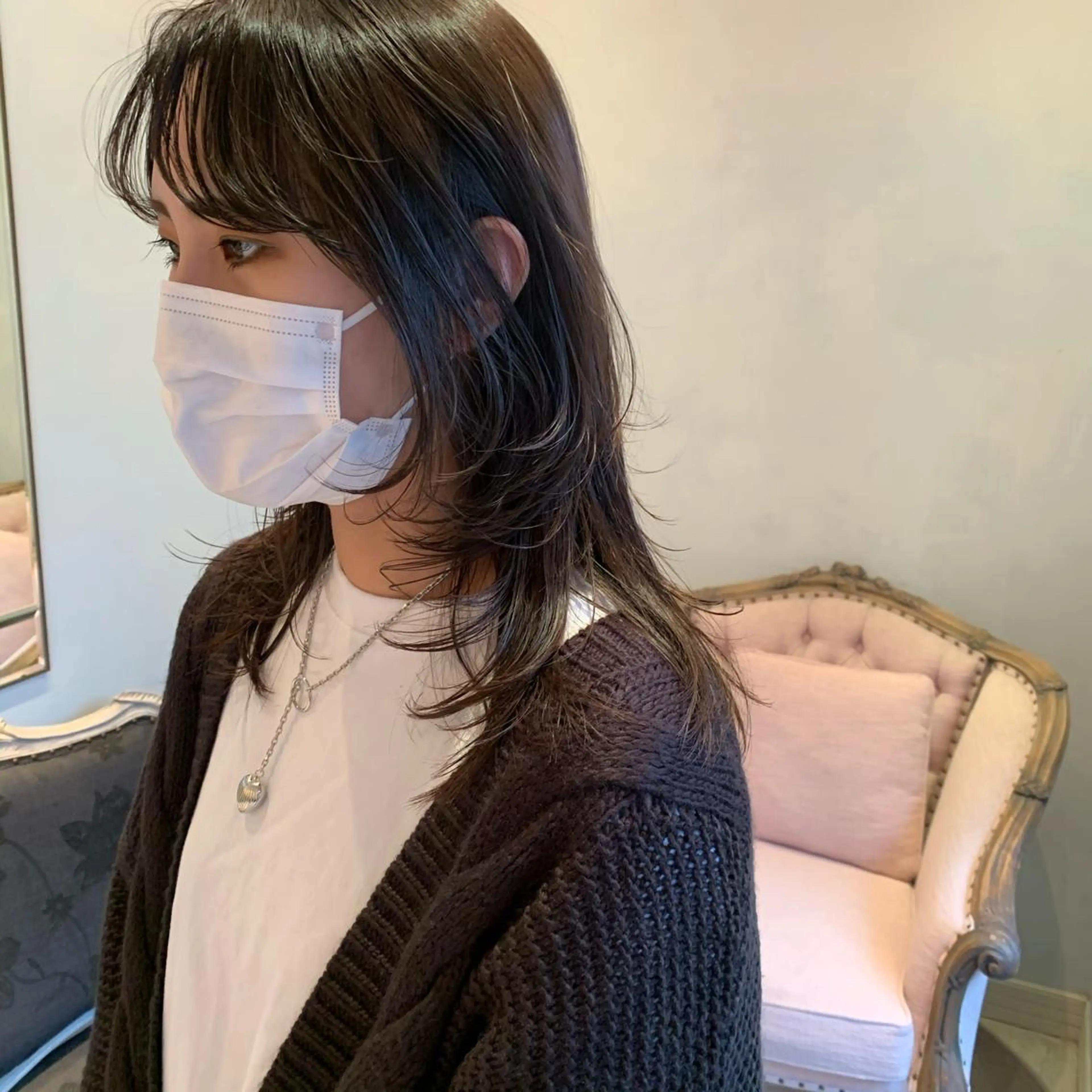 ロング SAKINO. ベージュカラーのヘアスタイル