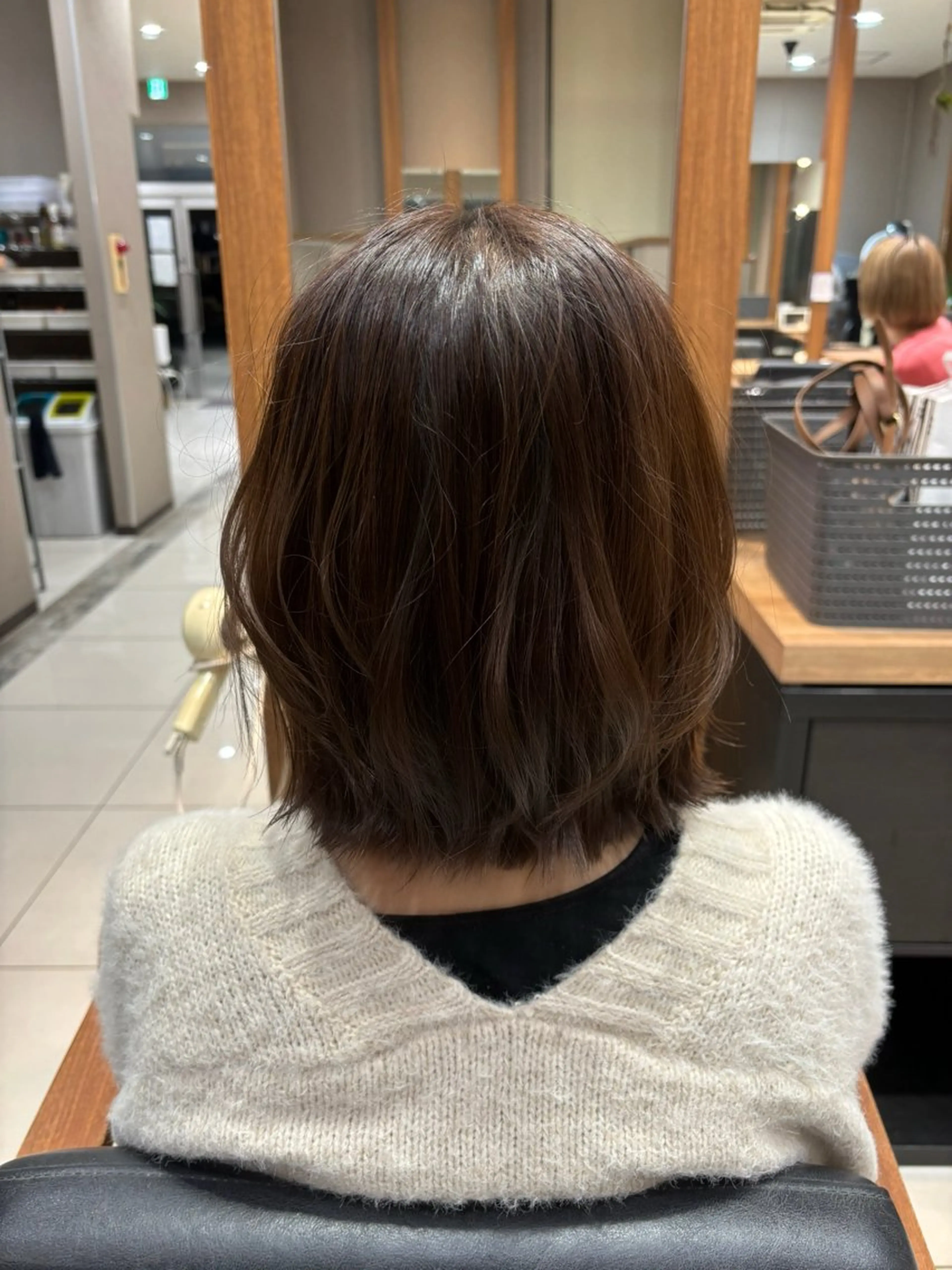 ミディアム 小嶺 歩夏のヘアスタイル