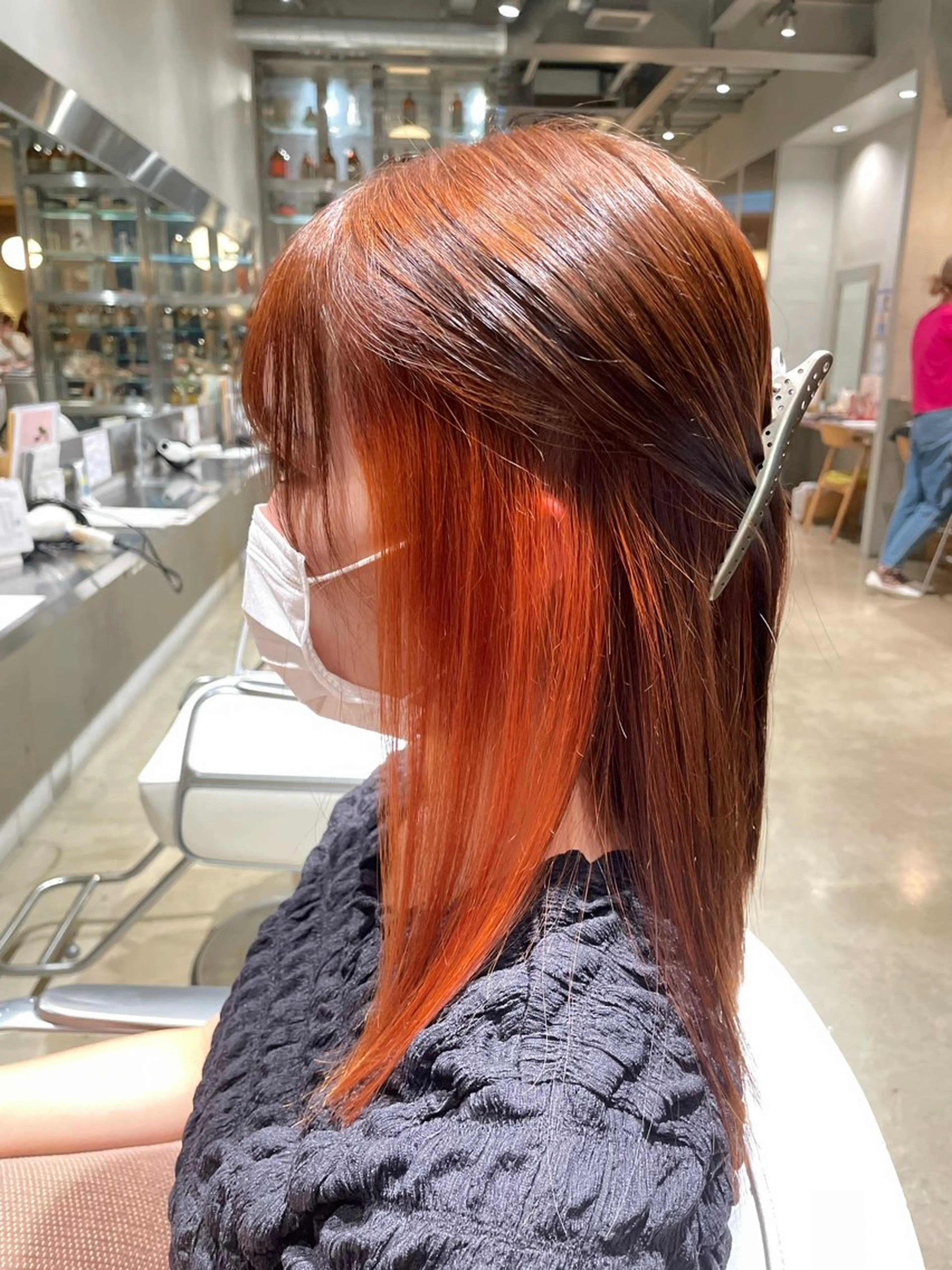 セミロング カラー ブリーチ ブラウンカラー オレンジ 樋口 花穂のヘアスタイル