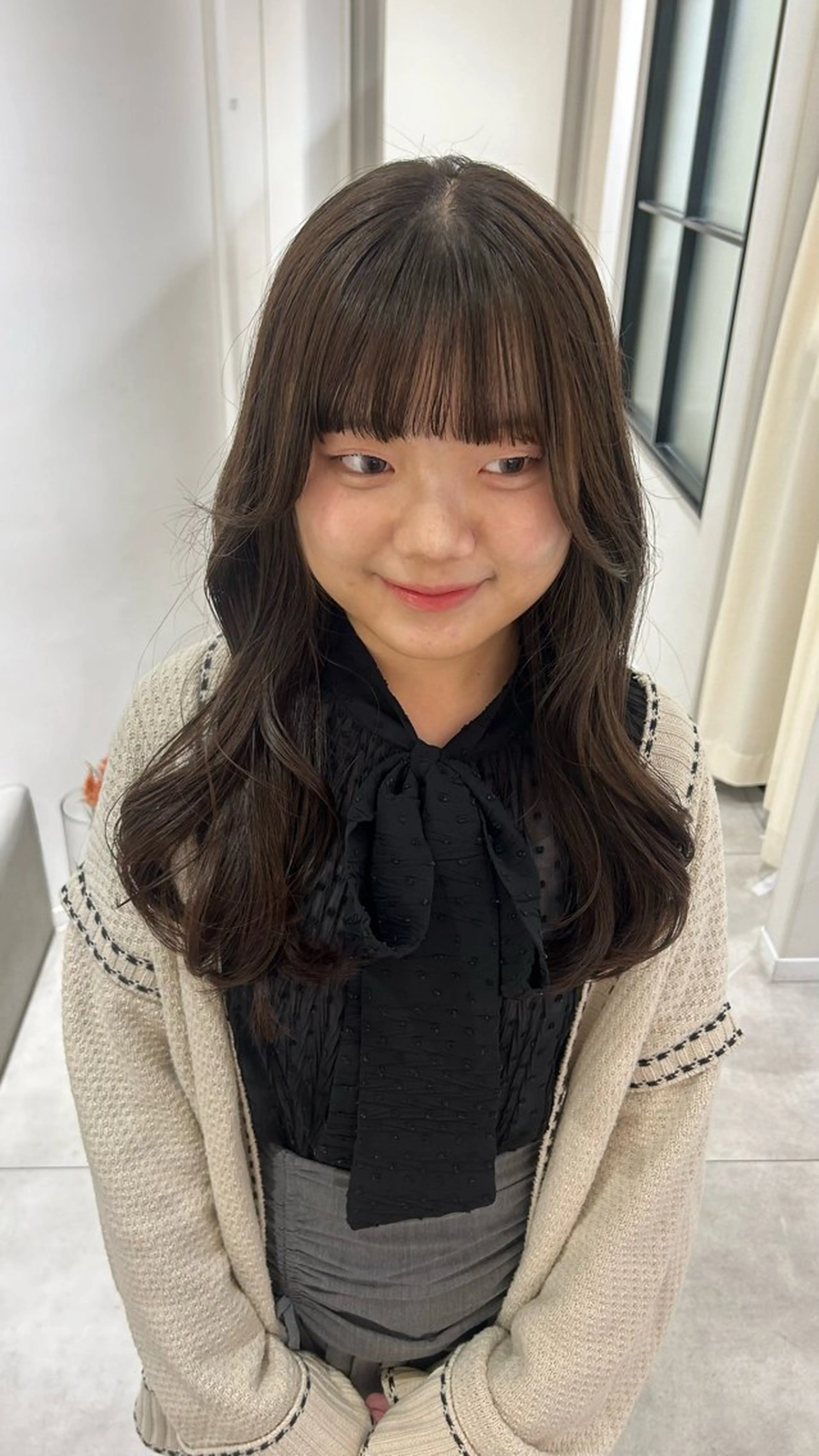 セミロング カラー グレージュ オリーブグレージュ オリーブグレー カット ヘアカラー オリーブベージュ/ ブリーチなし透明感のヘアスタイル