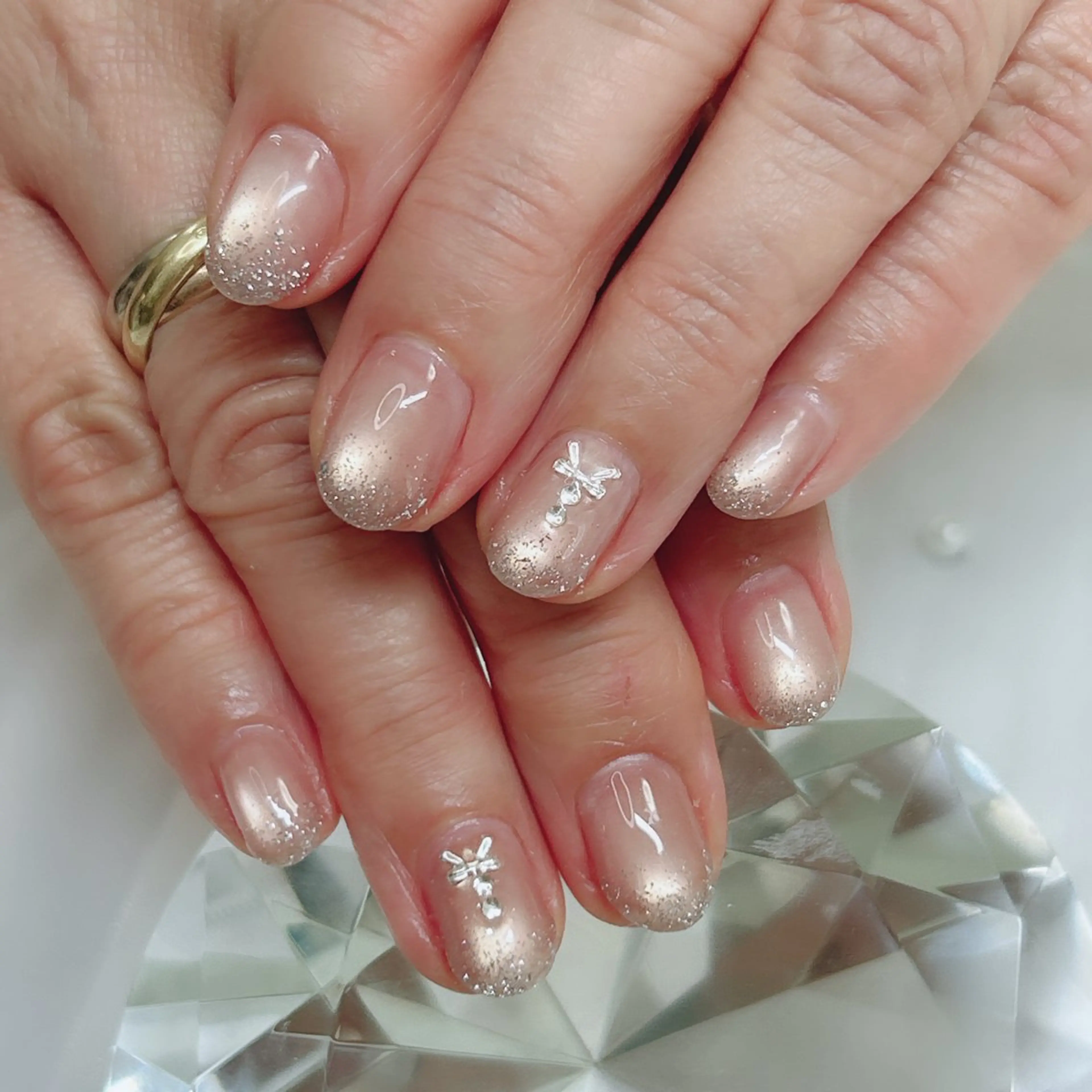 ネイル オーロラネイル ミラーネイル オフィスネイル ワンカラーネイル シンプルネイル ハンドネイル Cute Tips nailのネイルデザイン