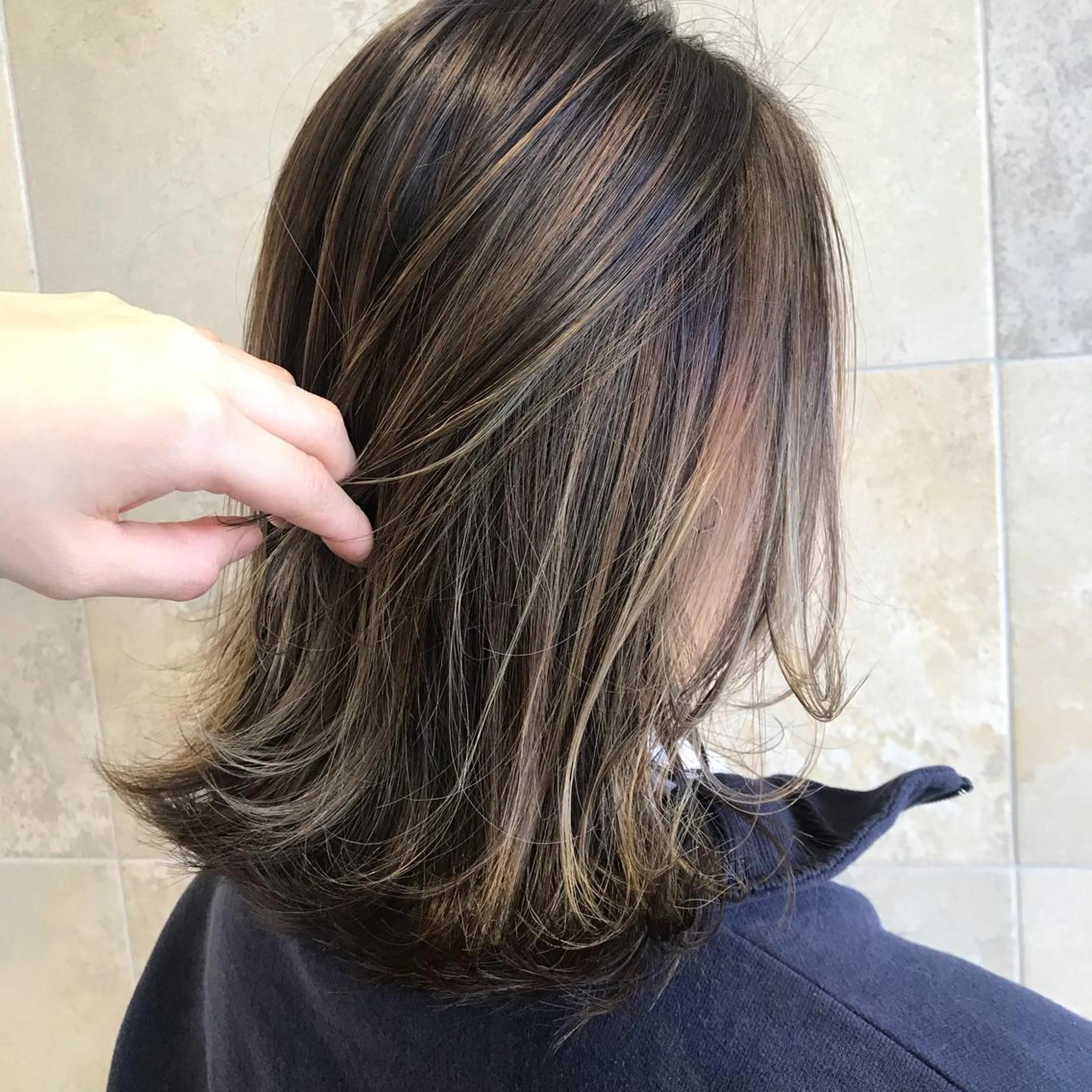 ミディアム カラー グレージュ ハイライトカラー ハイライト 田中 あかねのヘアスタイル
