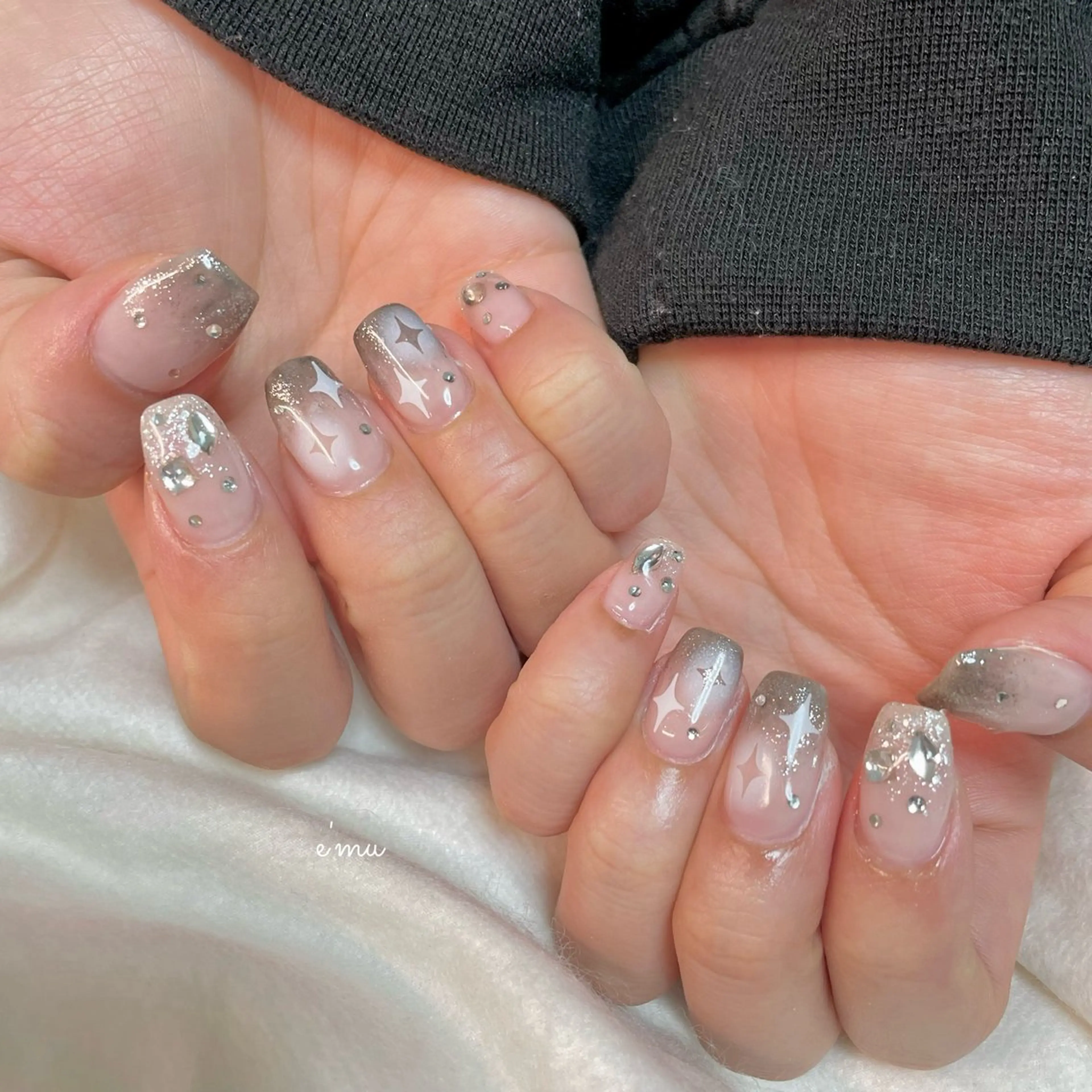 ネイル キラキラネイル 韓国ネイル ハンドネイル nail salon e'mu💐のネイルデザイン
