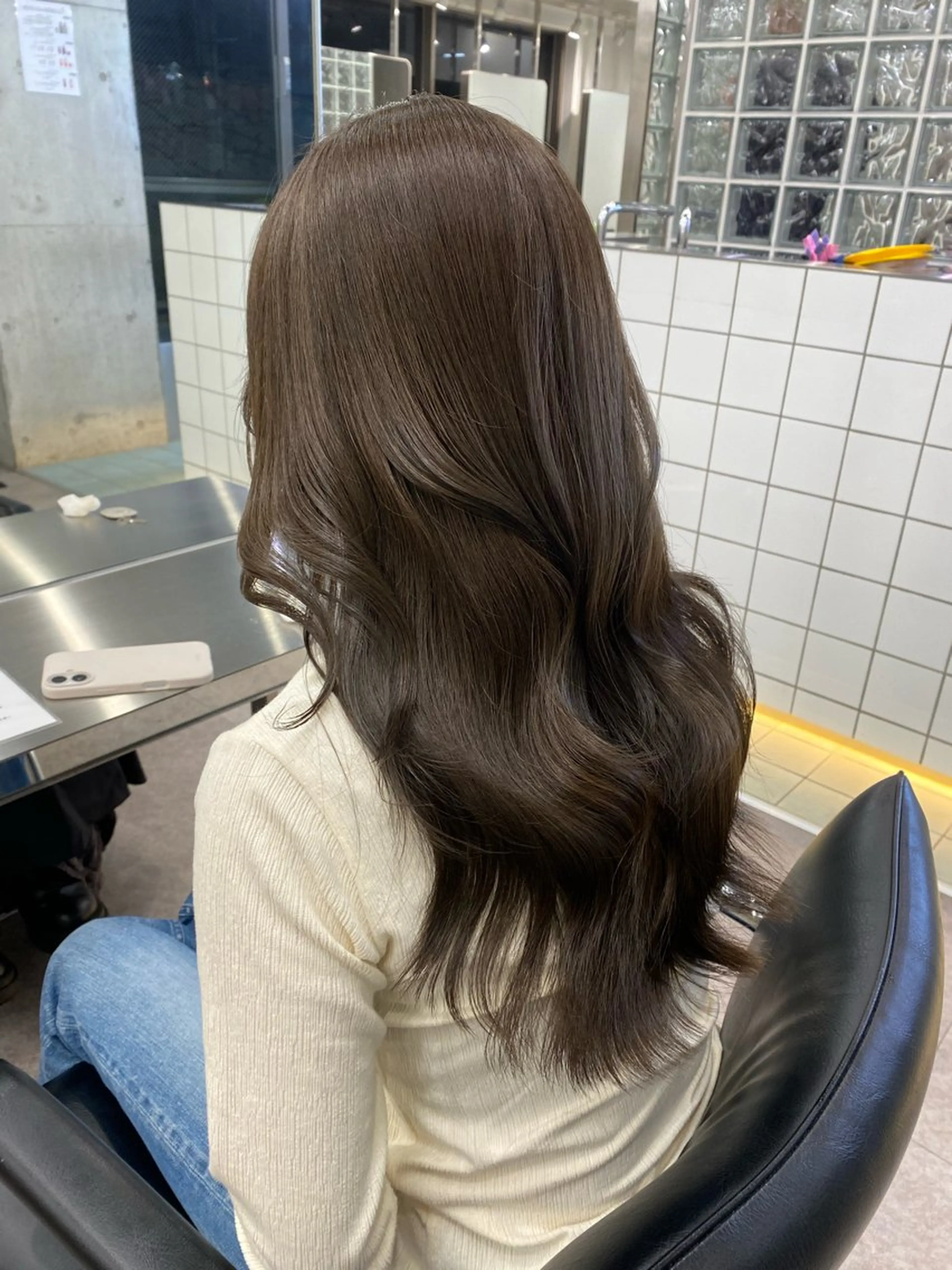 セミロング カラー グレージュ オリーブグレージュ オリーブグレー 森 菜摘のヘアスタイル
