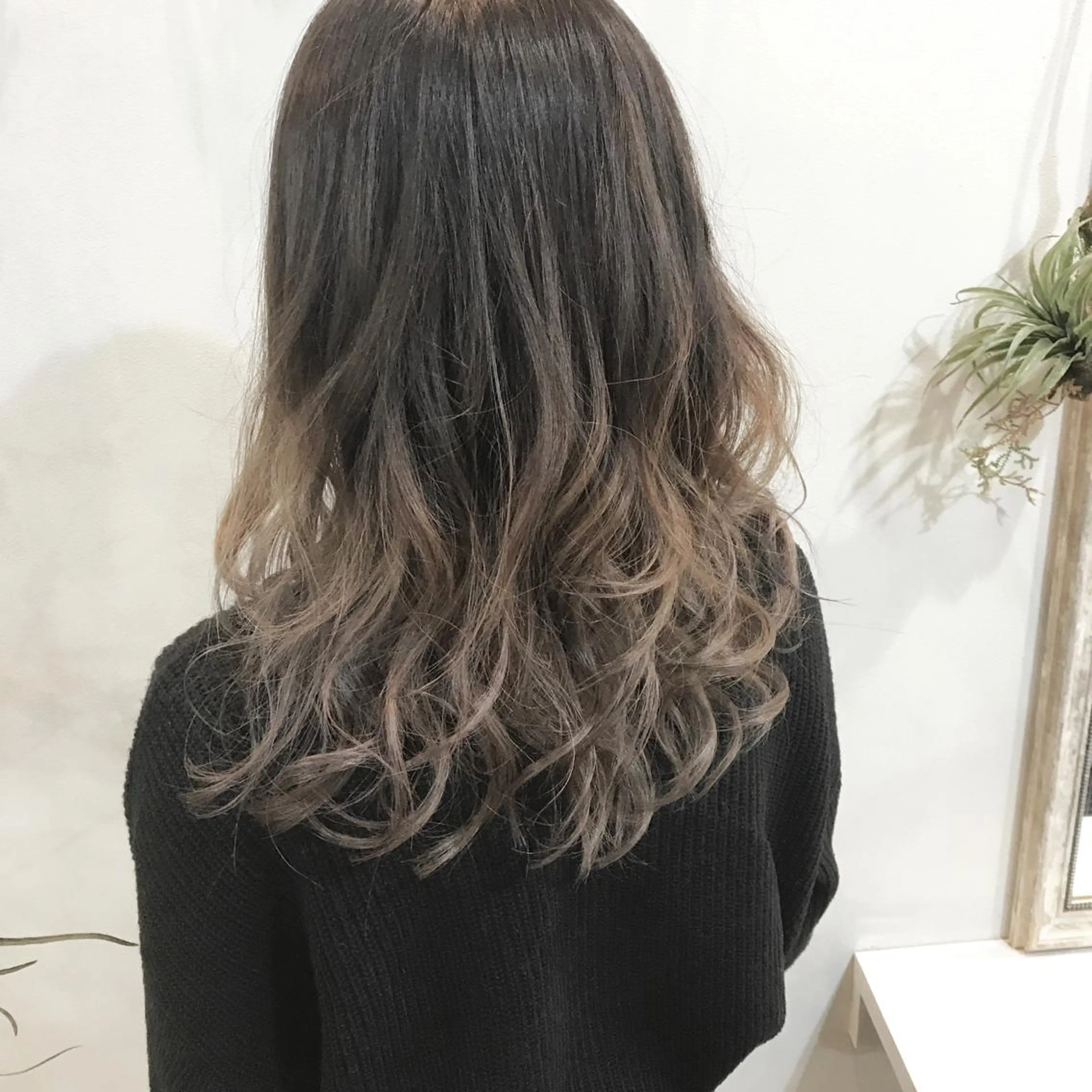 セミロング カラー パーマ ヘアアレンジ メンズ メンズバレイヤージュ アッシュ バレイヤージュ グラデーションカラー レイヤーカット ヘアカラー トリートメント kobayashi $hogoのヘアスタイル