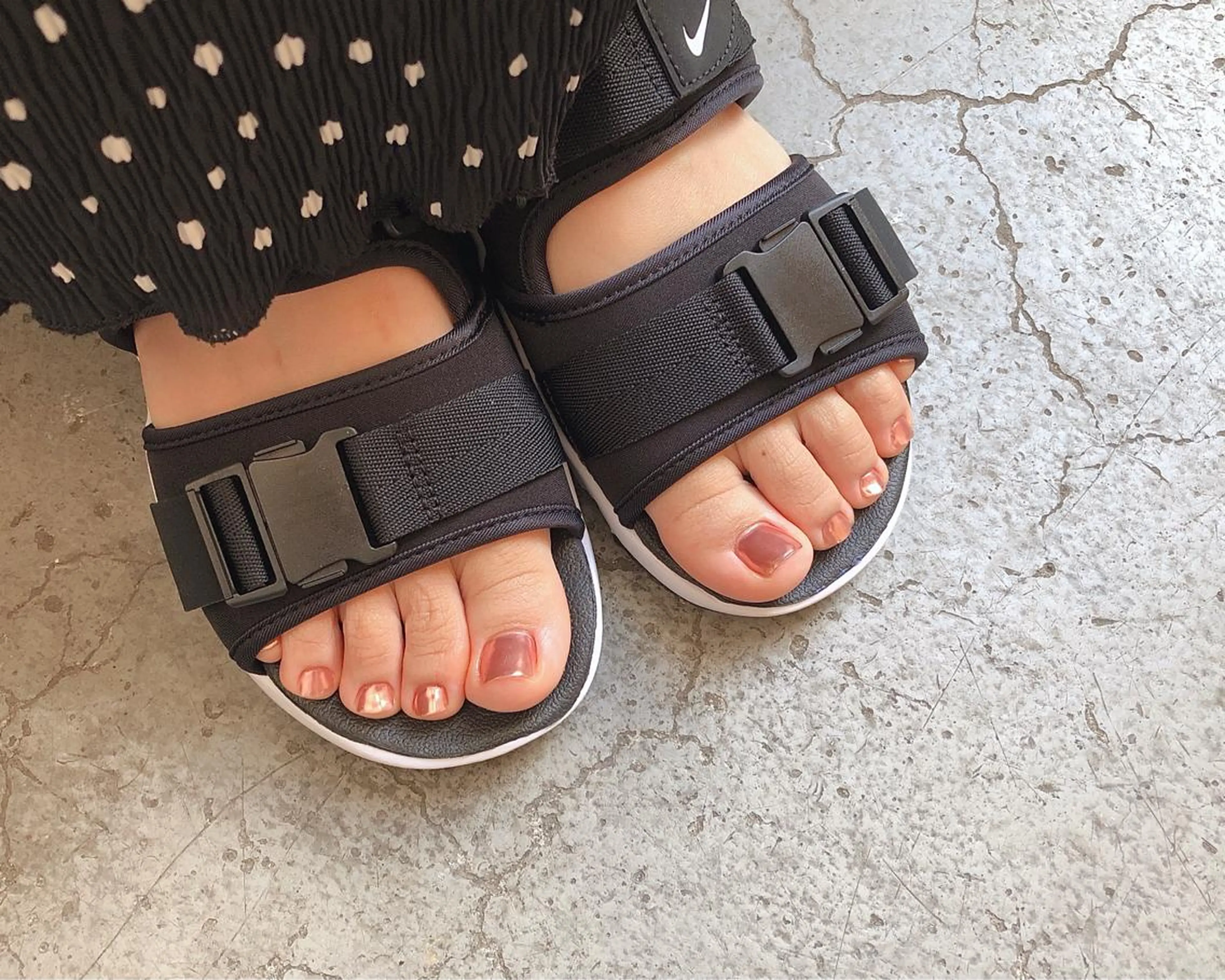 ネイル ミラーネイル ピンク フットネイル saki_ nail heronのネイルデザイン