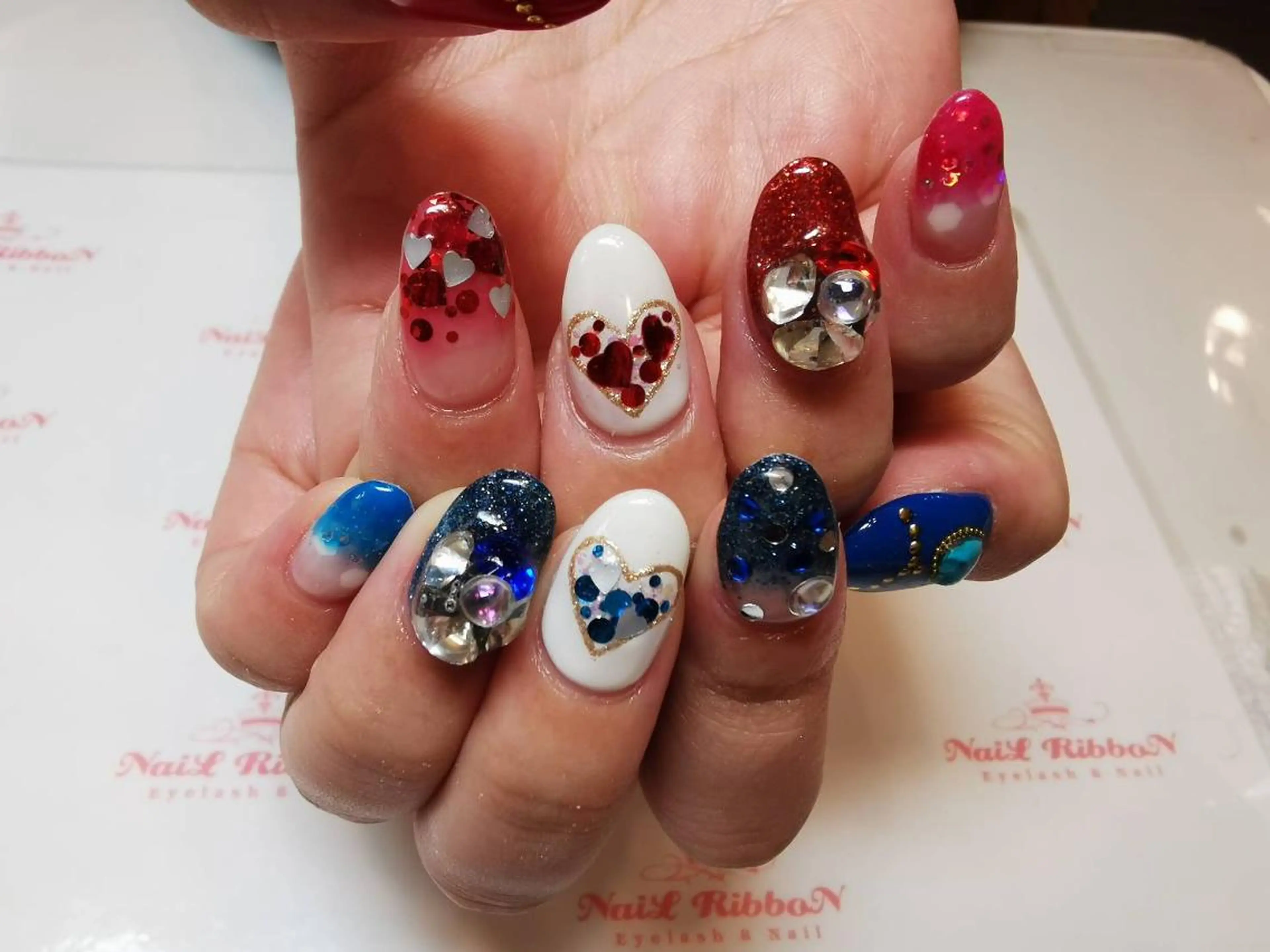 ネイル ネイルリボン 受付スタッフのネイルデザイン