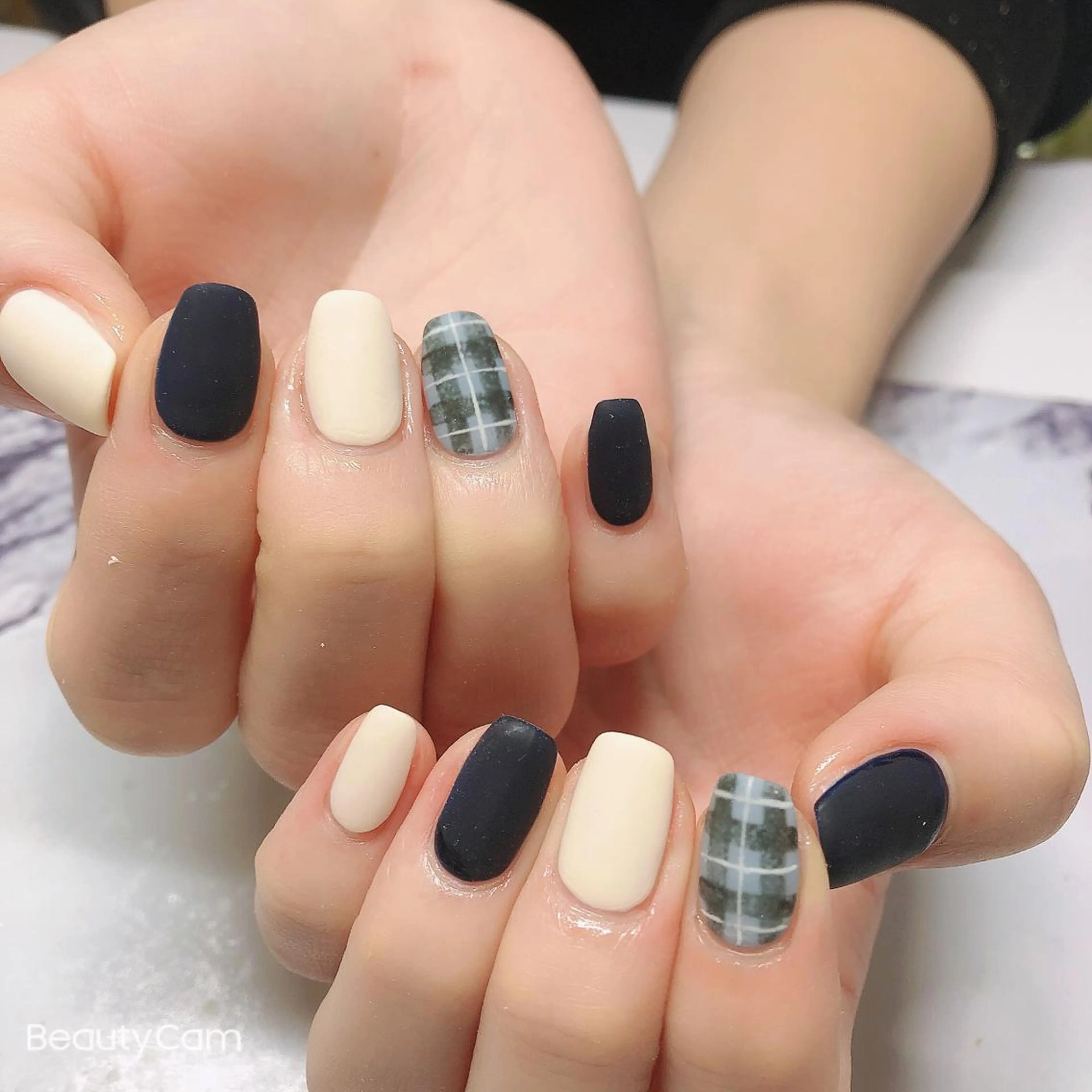 ネイル ガレンドウ 白澤 愛子のネイルデザイン