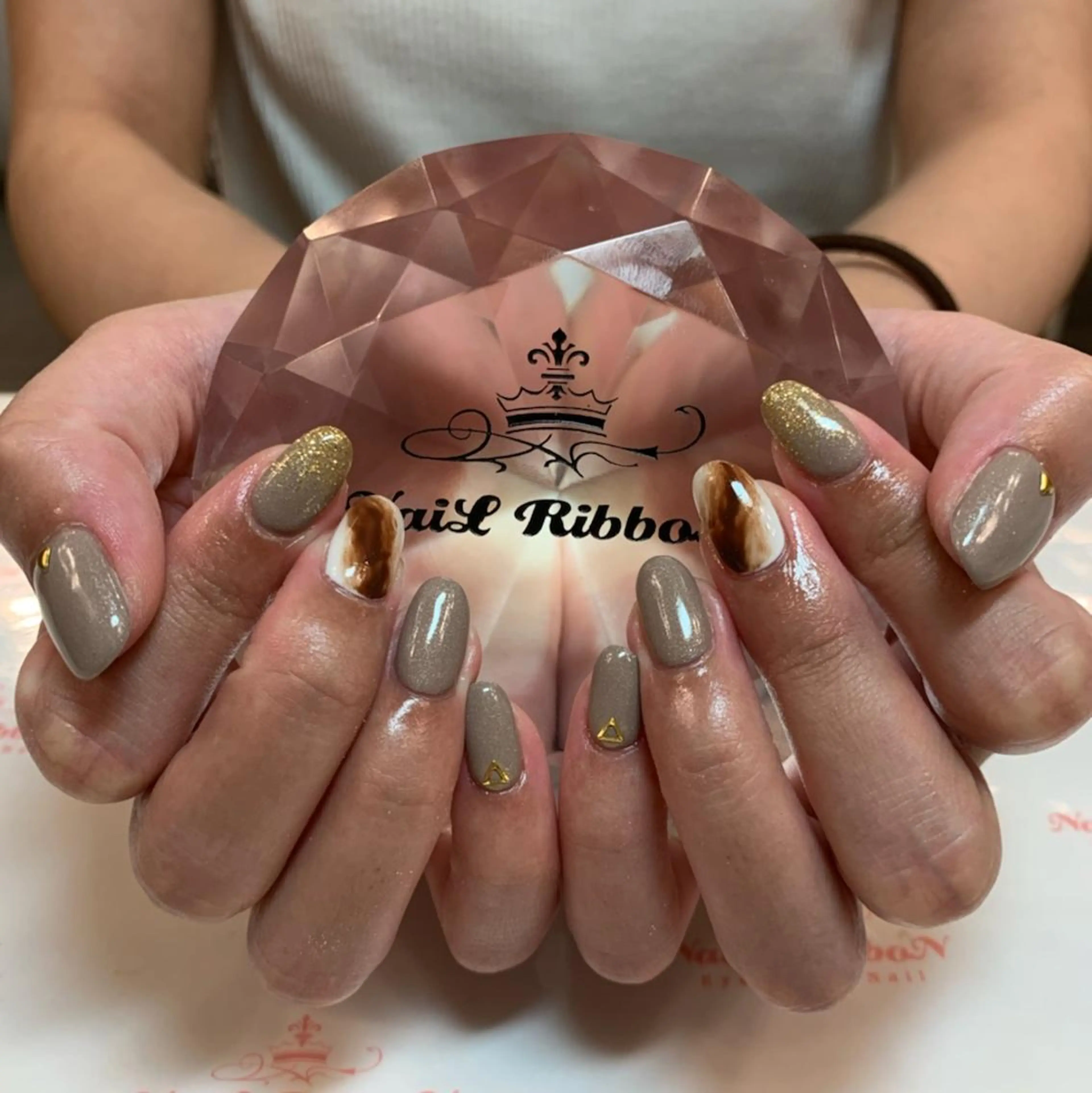 ネイル ネイルリボン 受付スタッフのネイルデザイン