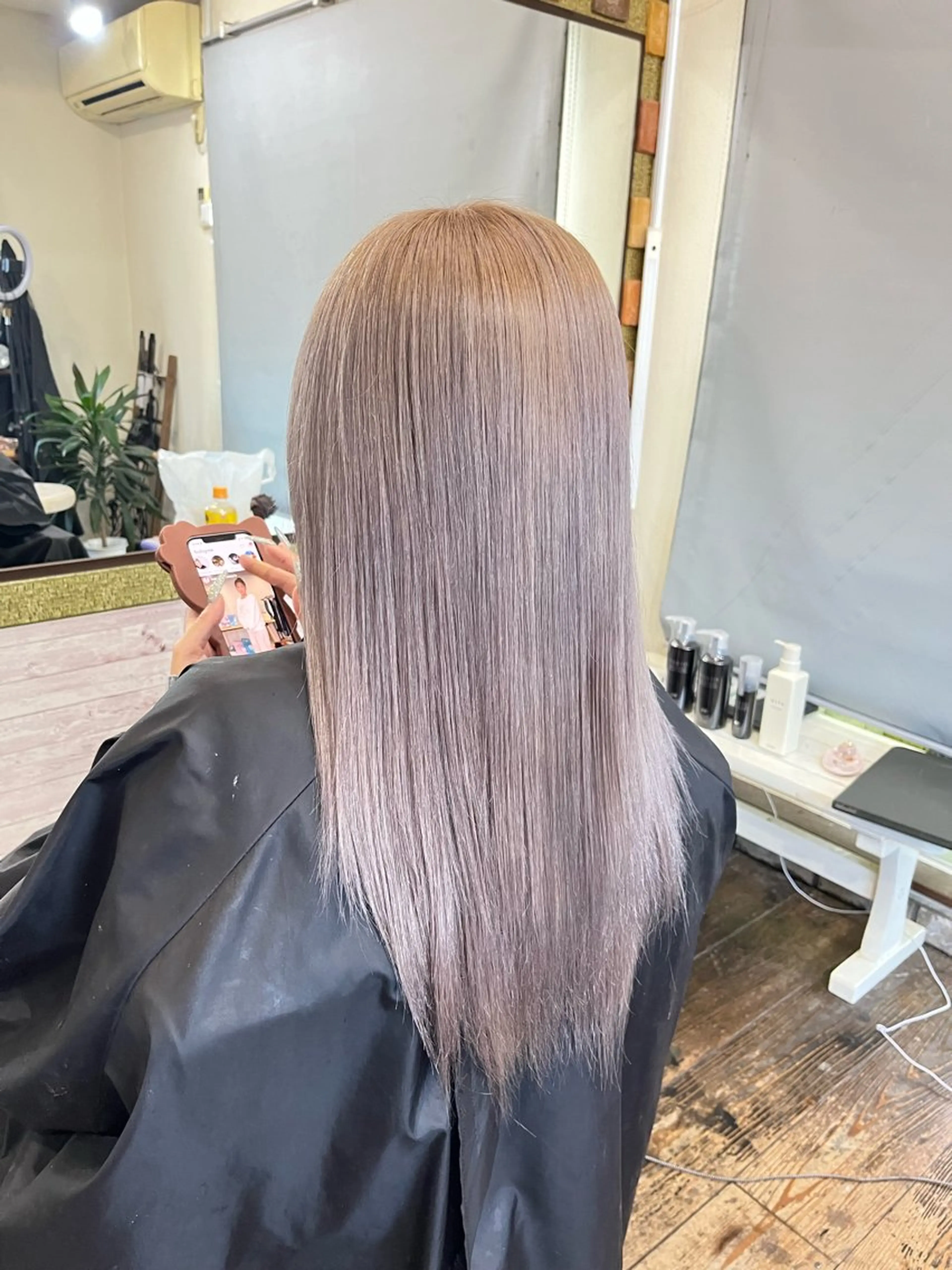 カラー ラベンダーカラー シルバー ヘアカラー 渡辺 健太のヘアスタイル