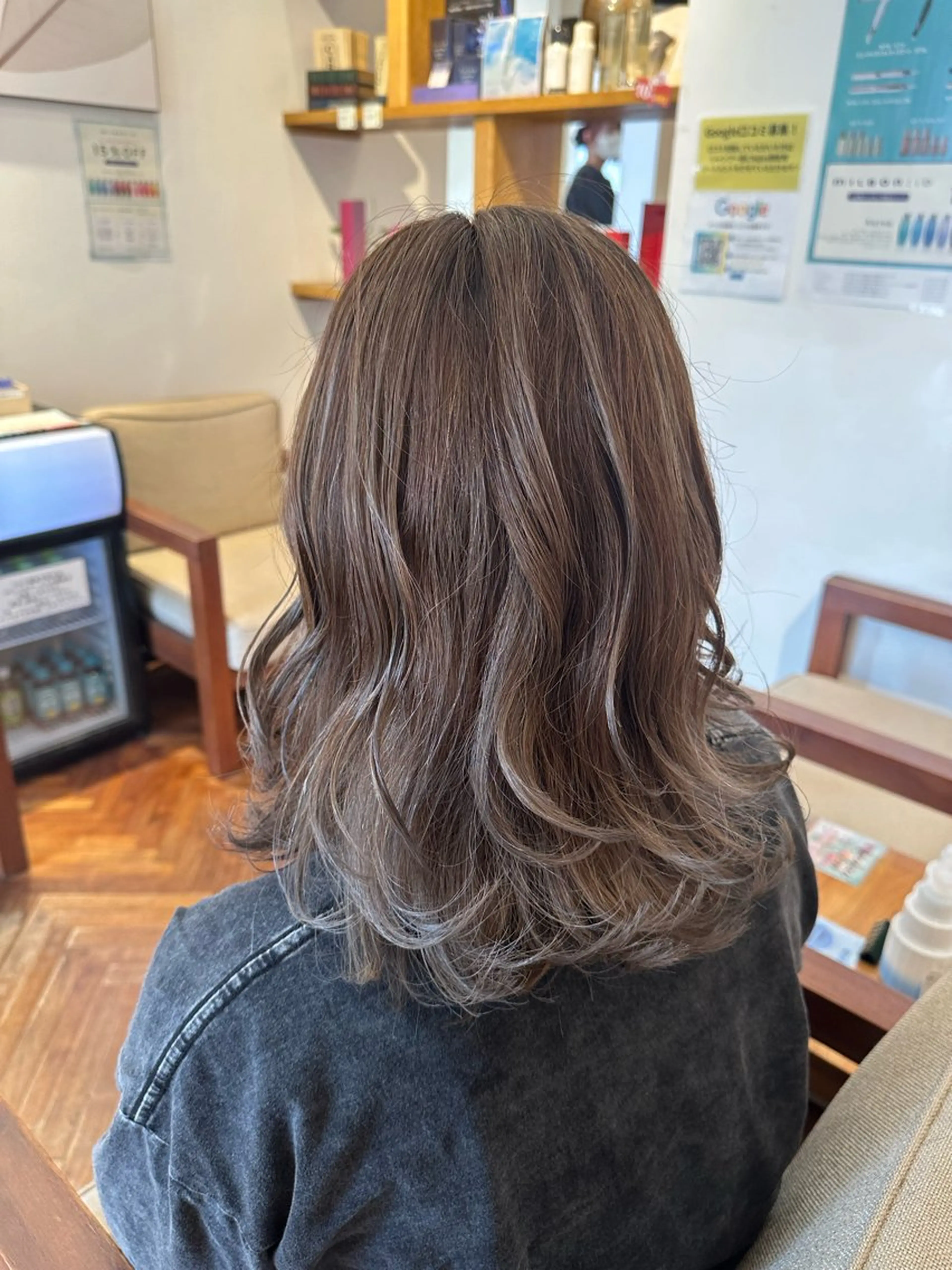 ミディアム カラー アッシュ バレイヤージュ ブリーチ レイヤーカット ヘアカラー 鈴木 優斗のヘアスタイル