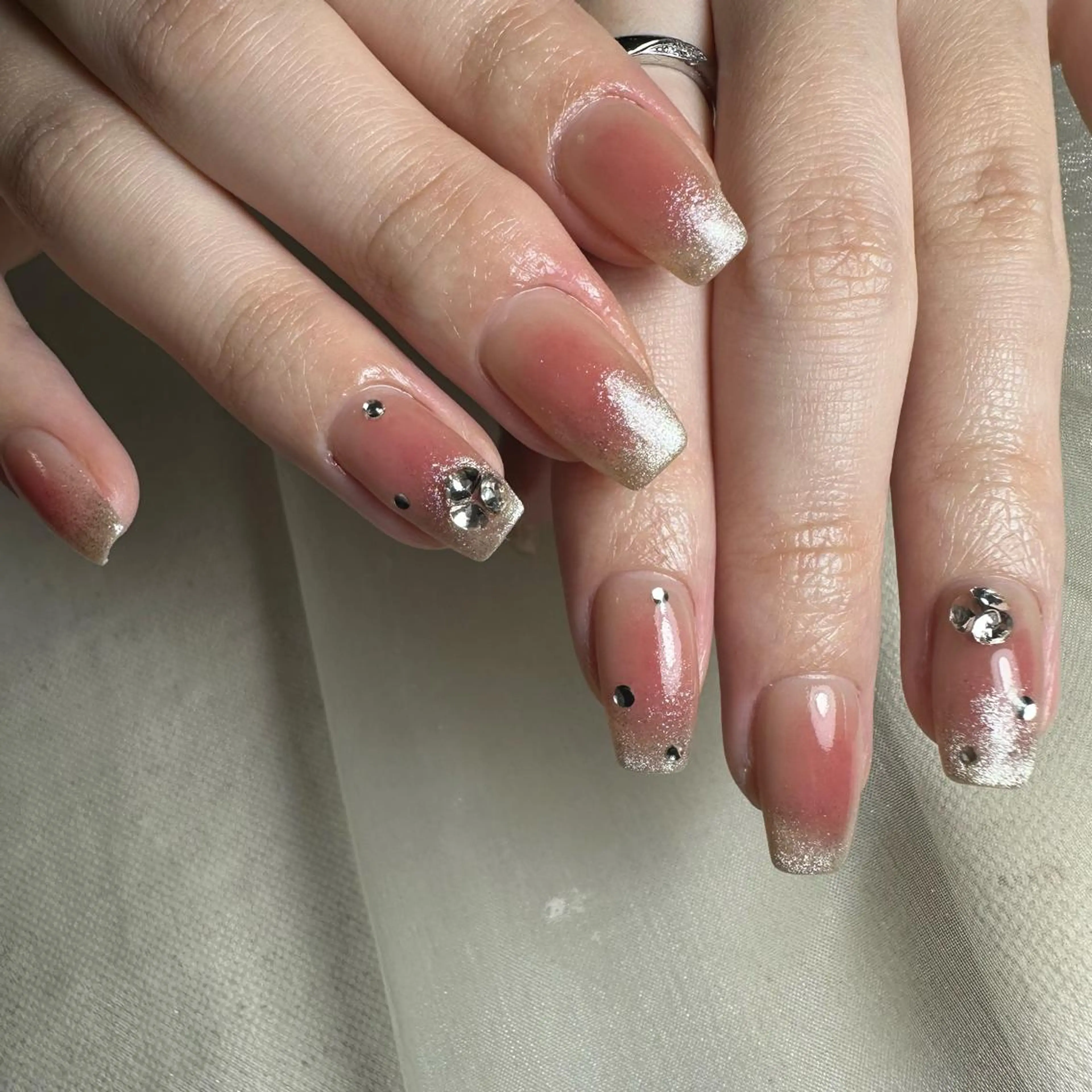 ネイル ハンドネイル repos~ルポ~所属・里見 麗のネイルデザイン