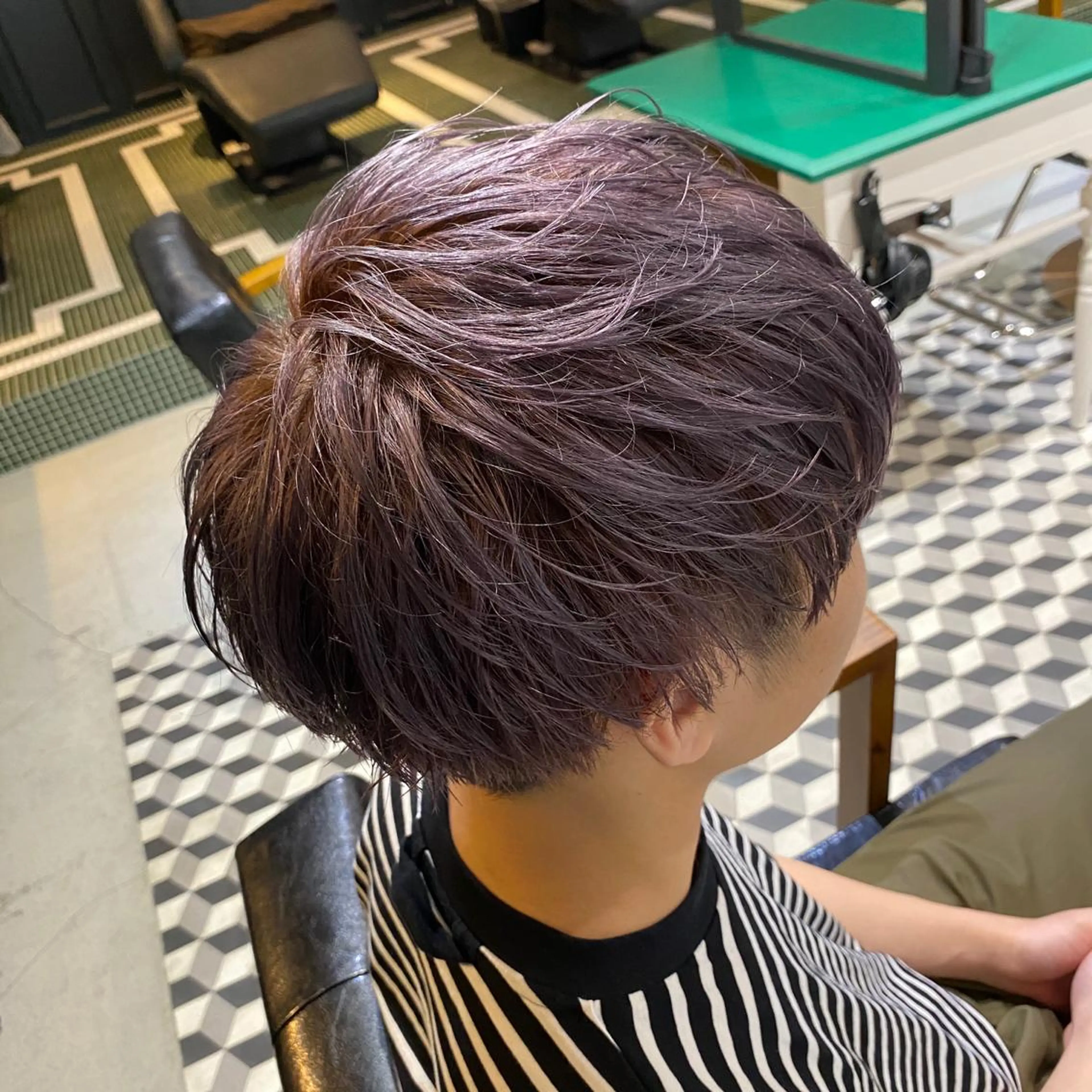 カラー メンズ アッシュ ピンクカラー vixus mamiのヘアスタイル