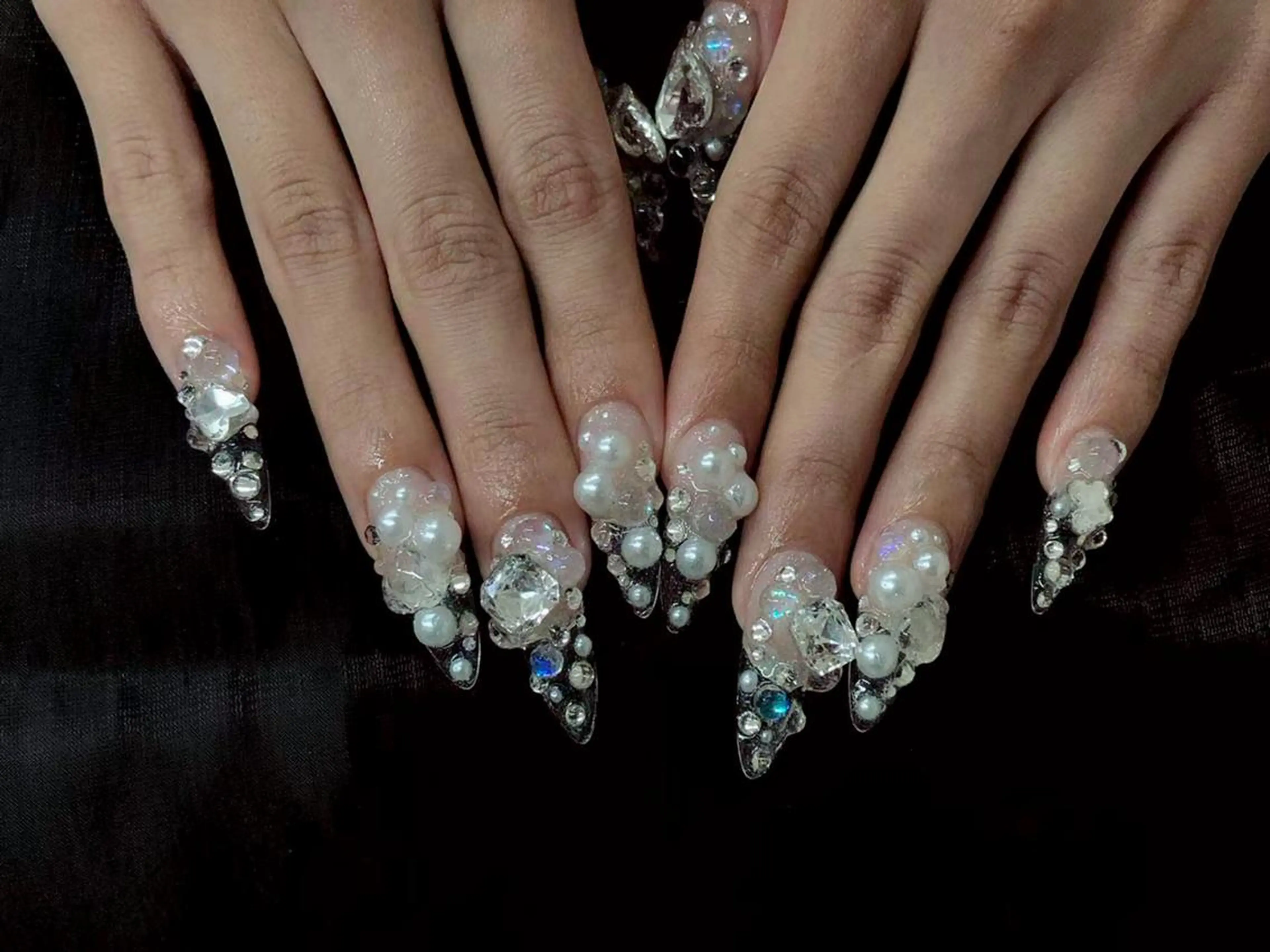 ネイル 新宿AOI フォルム重視のネイルデザイン