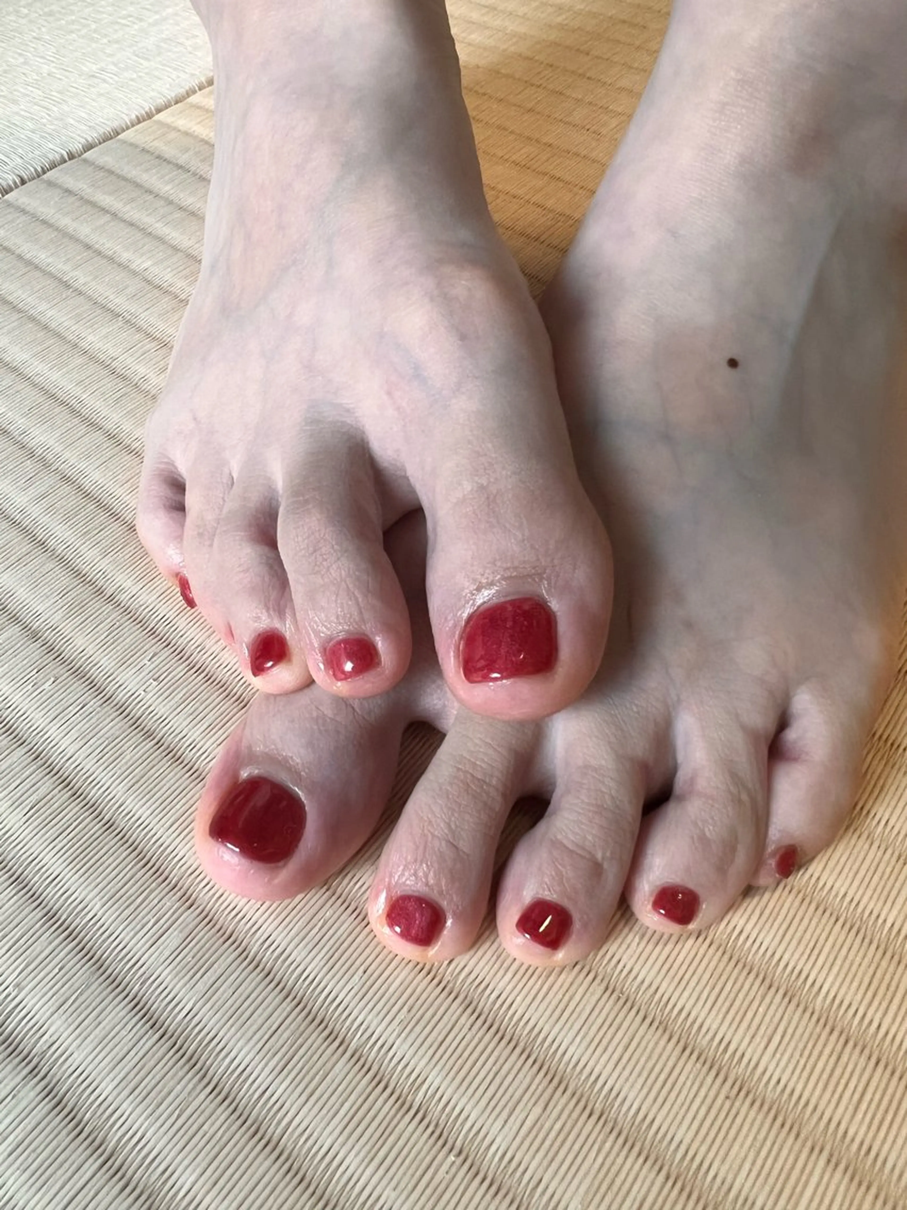 ネイル マグネットネイル 赤色 nails by Kanaのネイルデザイン