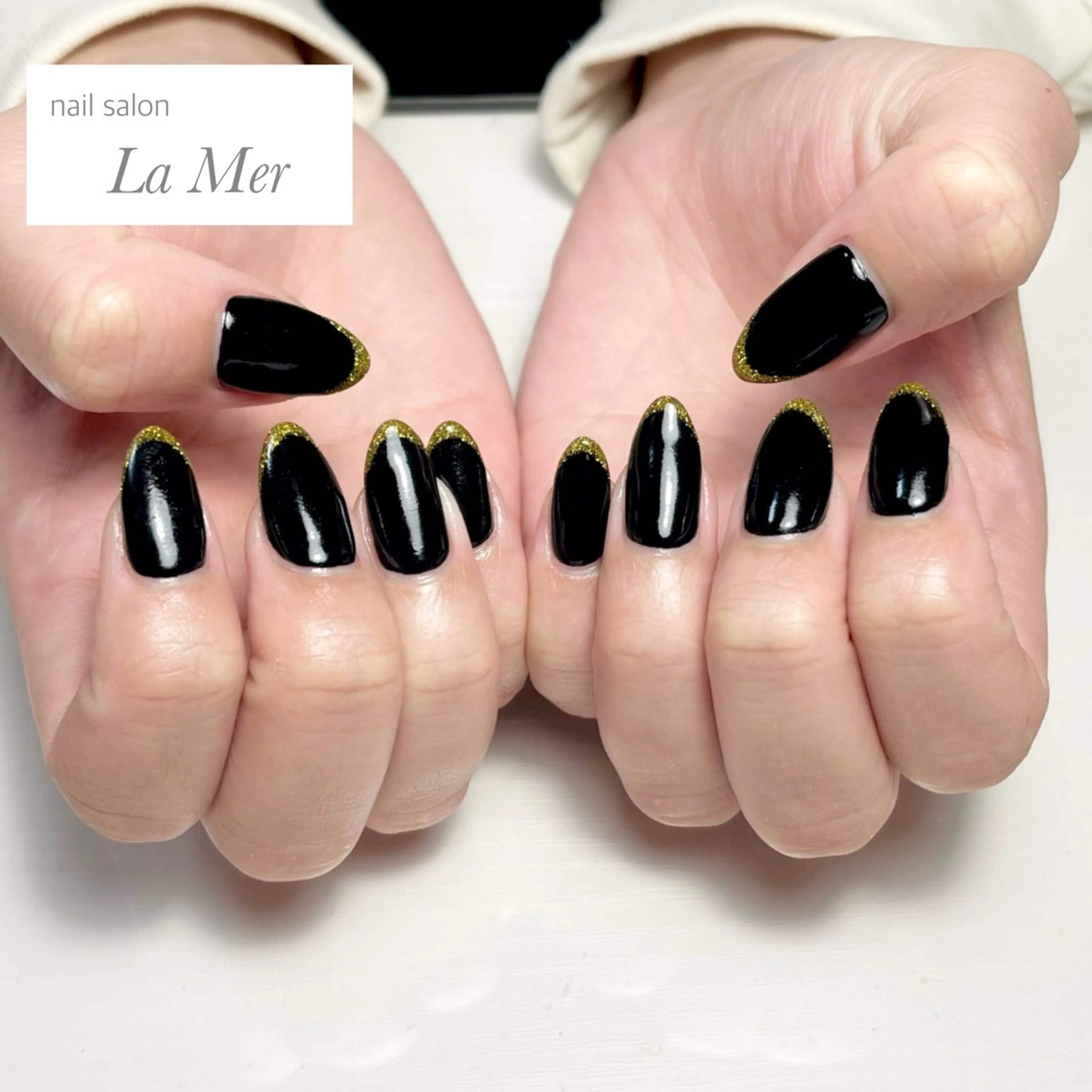 ネイル カジュアル フレンチネイル ジェルネイル ゴールド ラメ(グリッター) ハンドネイル nailsalon La Merのネイルデザイン