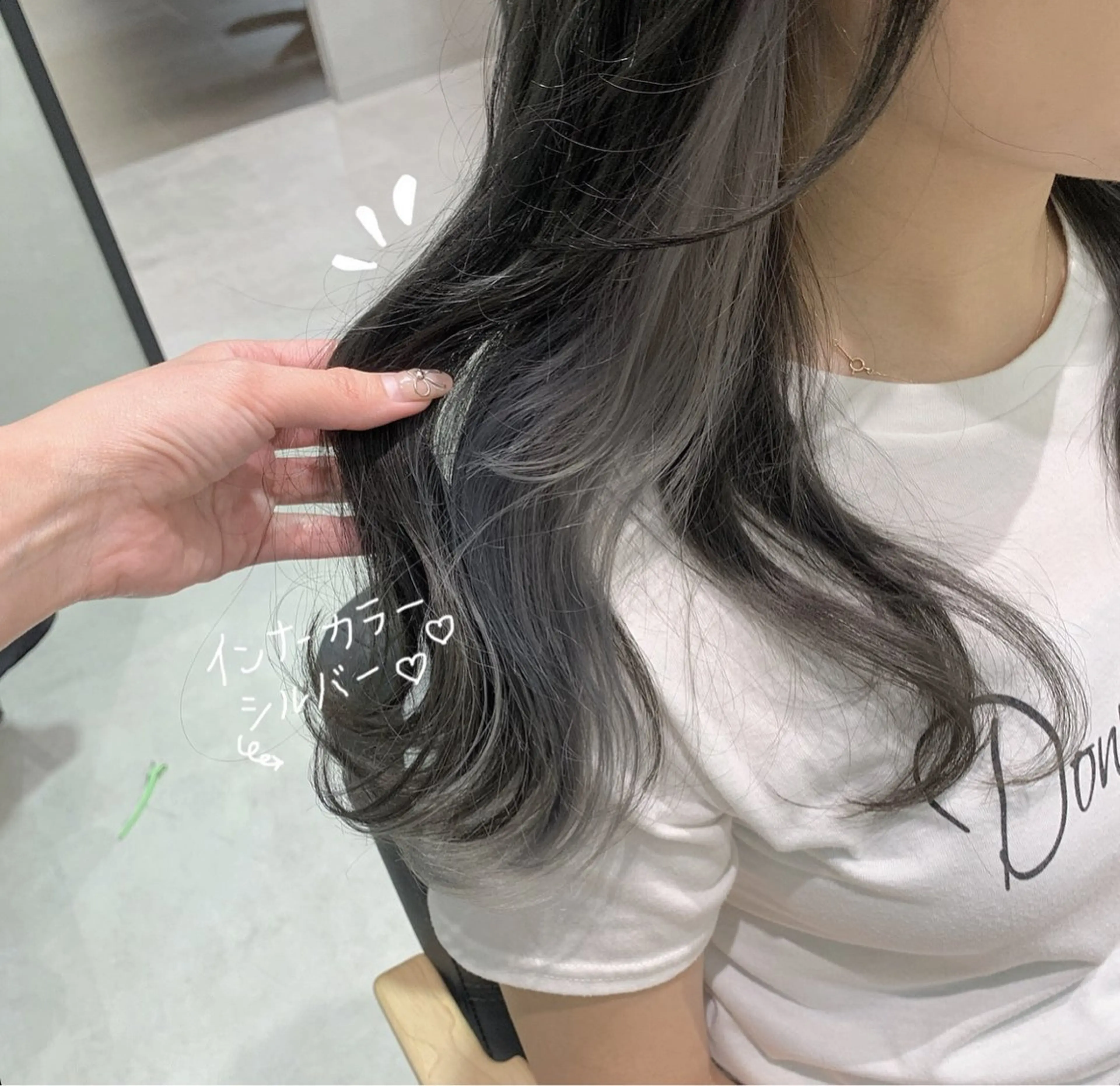 ロング カラー インナーカラー シルバー regalo Acari🍎のヘアスタイル