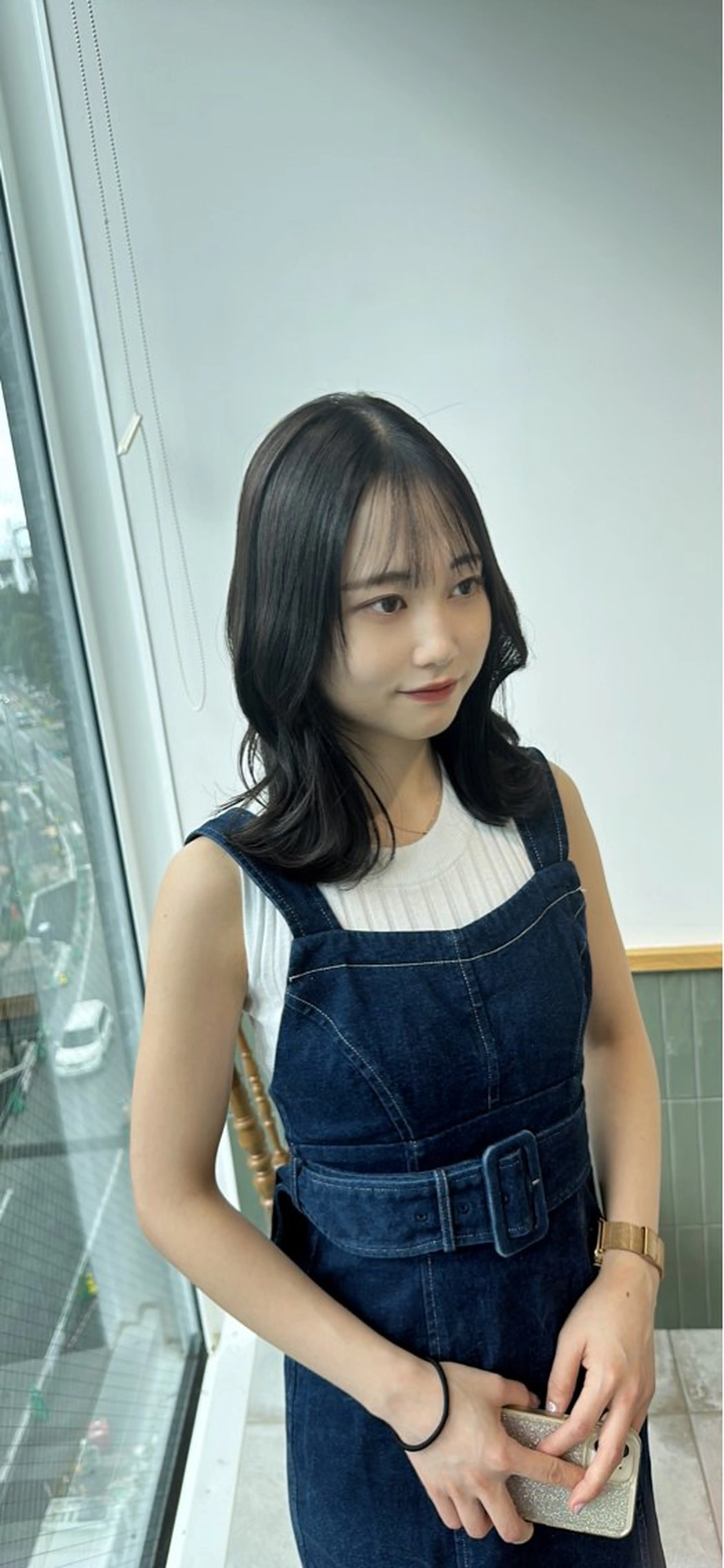 ミディアム カラー くびれヘア レイヤーカット 外ハネヘア ブリーチなし/レイヤ ー特化🌈Tommyのヘアスタイル