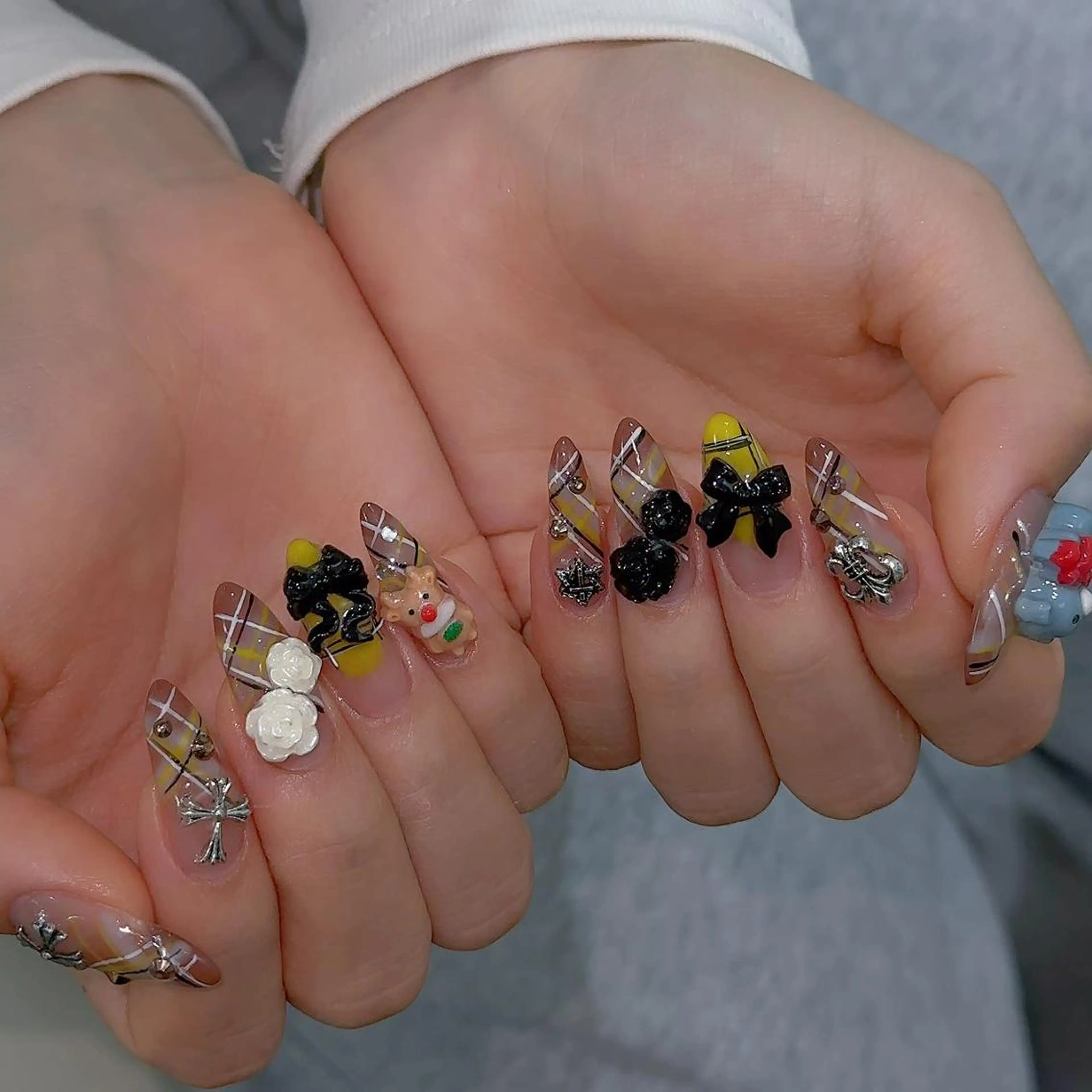 ネイル ハンドネイル Queens ciciのネイルデザイン