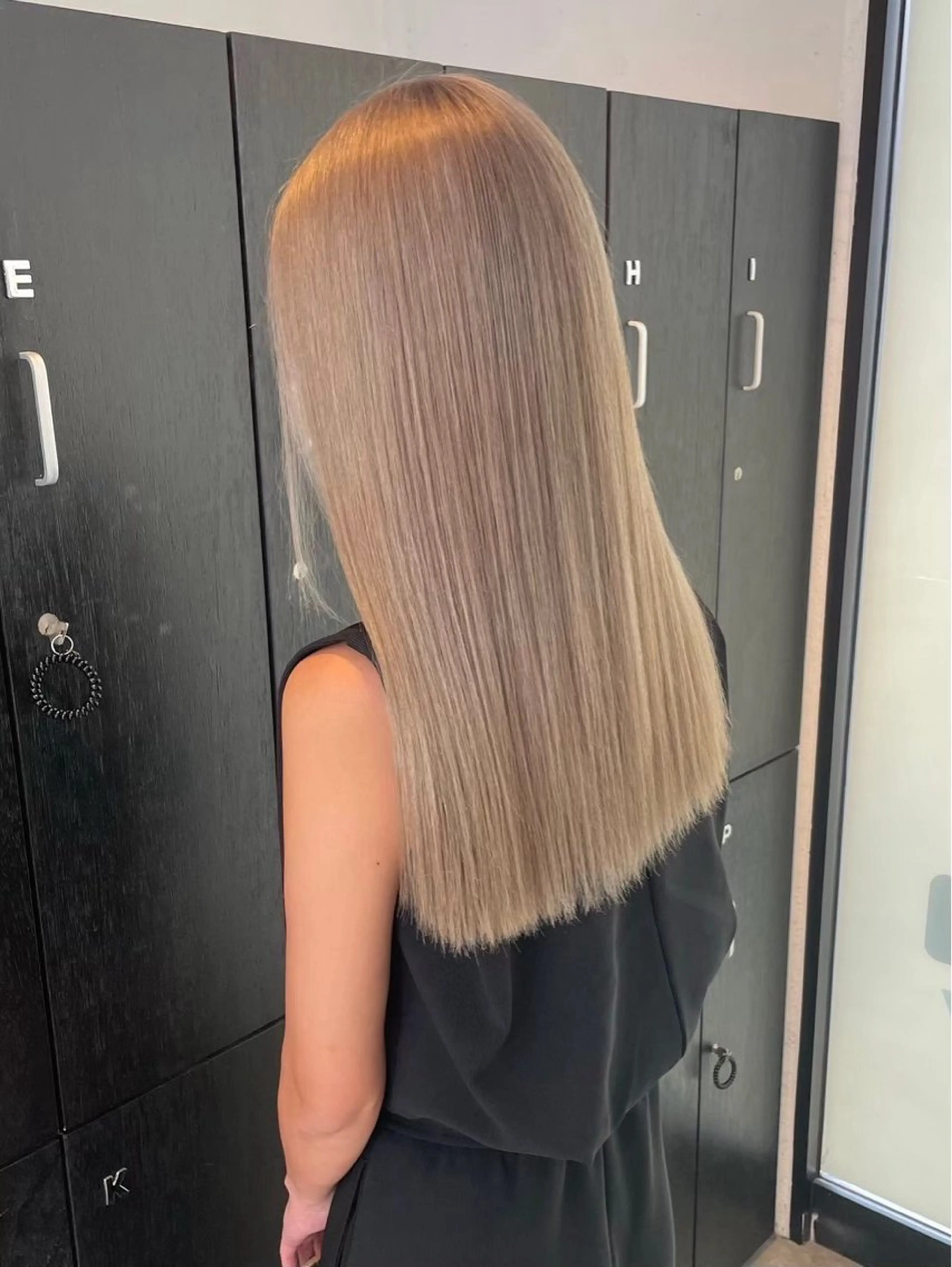 ロング ヘアカラー 🧋ミルクティーカラ ー🧋特化小林拓登のヘアスタイル