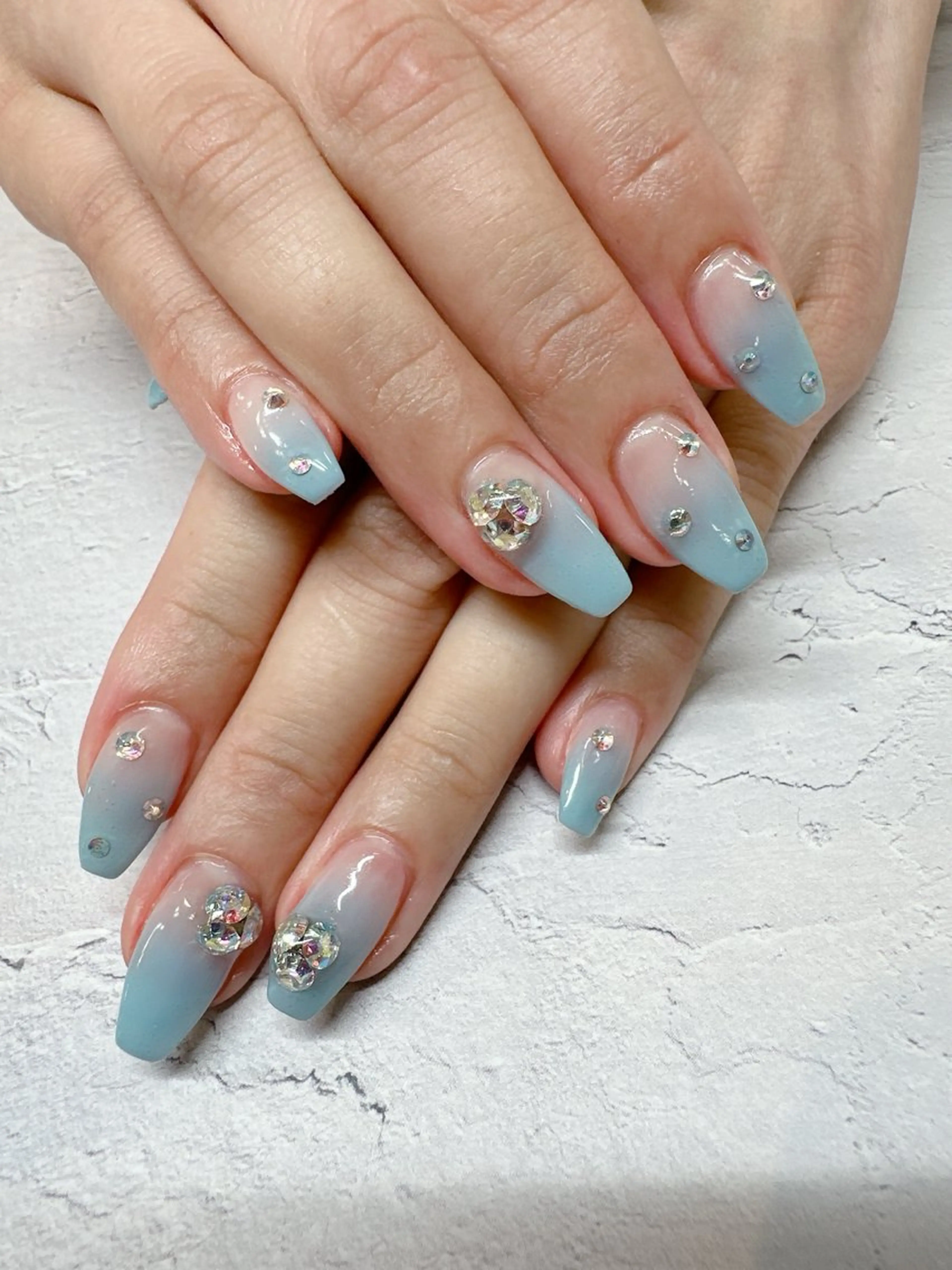 ネイル グラデーション ストーンネイル ハンドネイル nailist SATO【銀座】のネイルデザイン