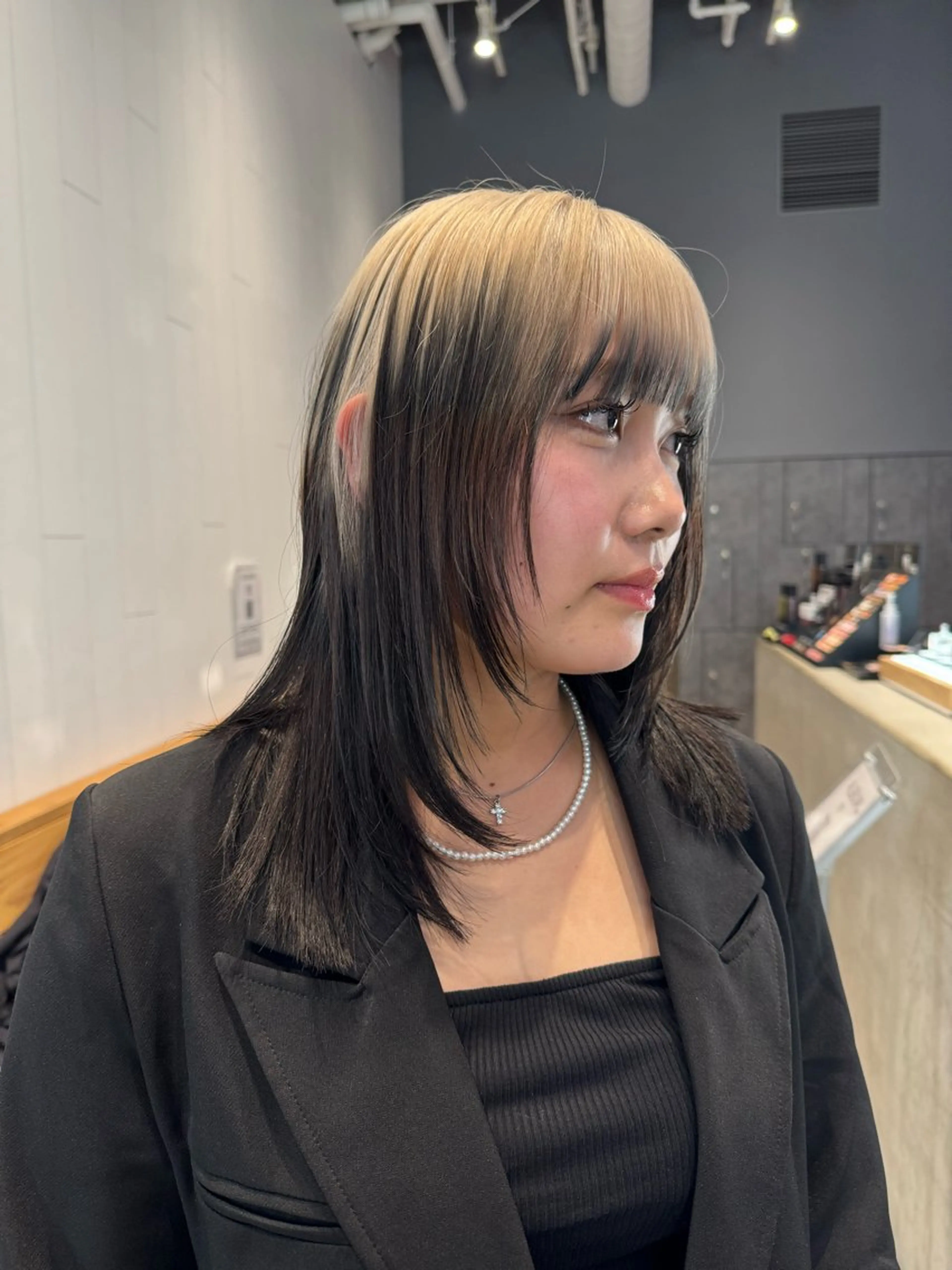 ミディアム 黒染め落とし ムラ修正　ハイトーンのヘアスタイル