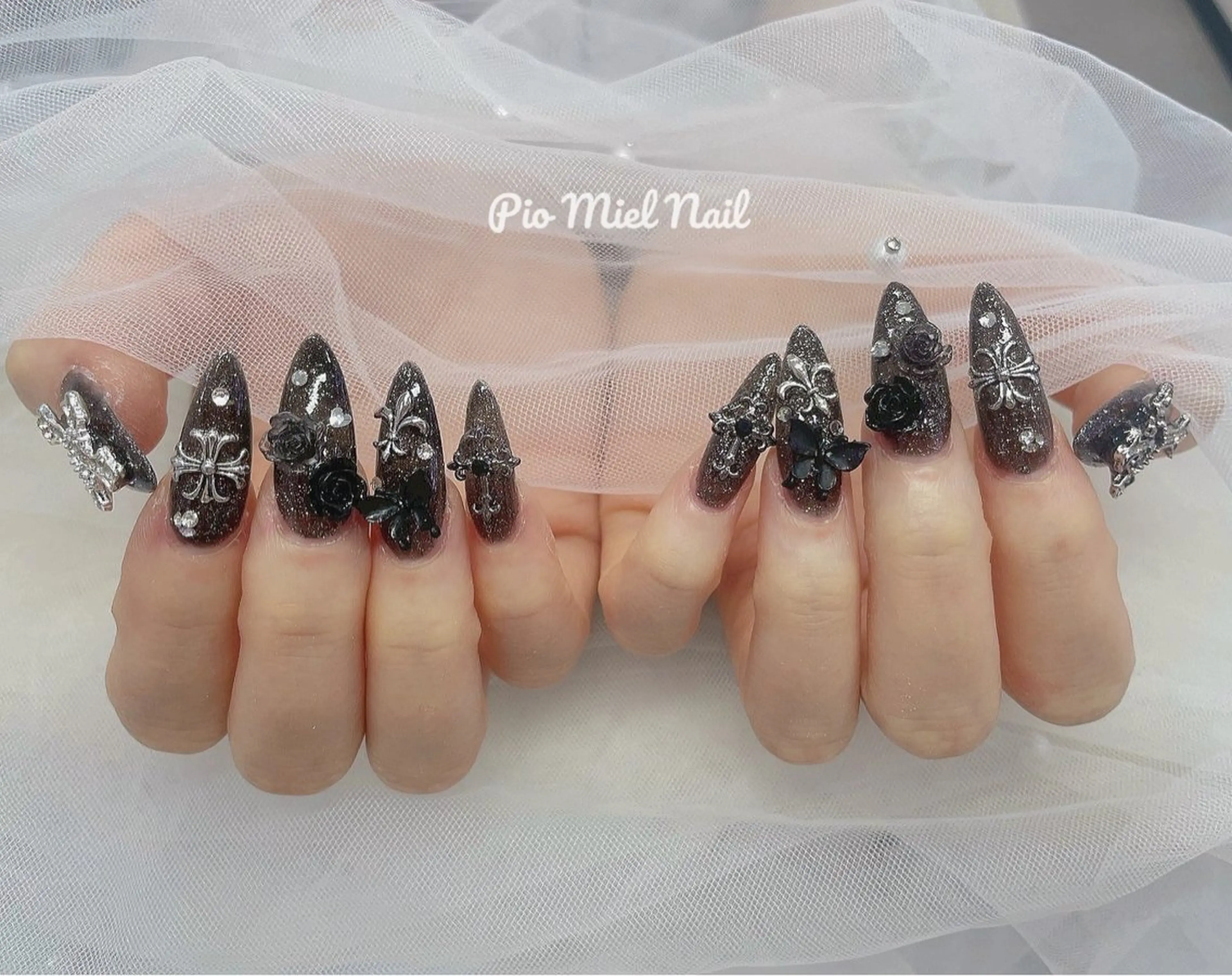 セミロング 韓国風ヘア Pio Mielのネイルデザイン