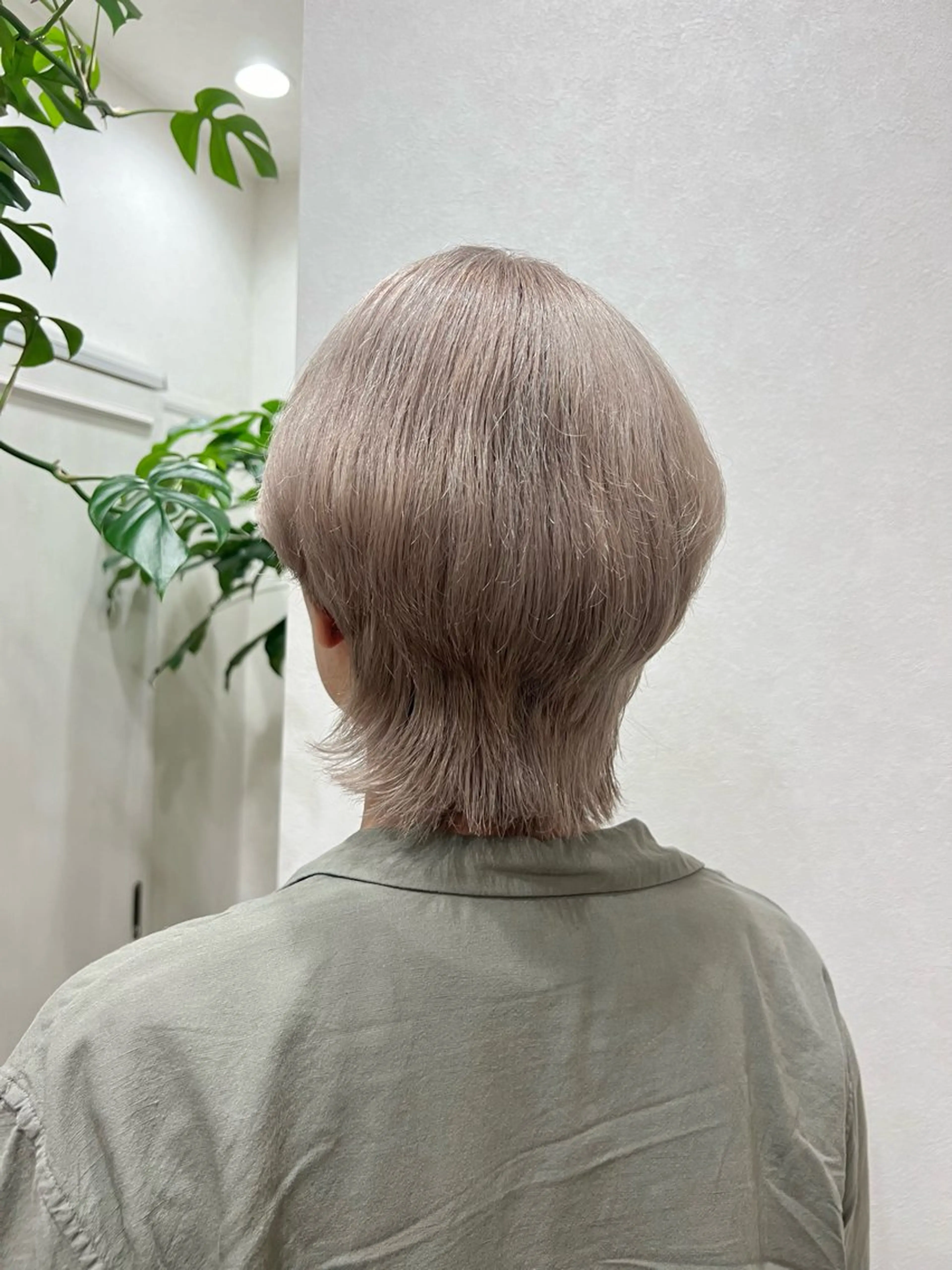 ショート カラー ベージュカラー ホワイトベージュ ショートヘア ウルフカット 🍇おぐら めぐみ🍇のヘアスタイル