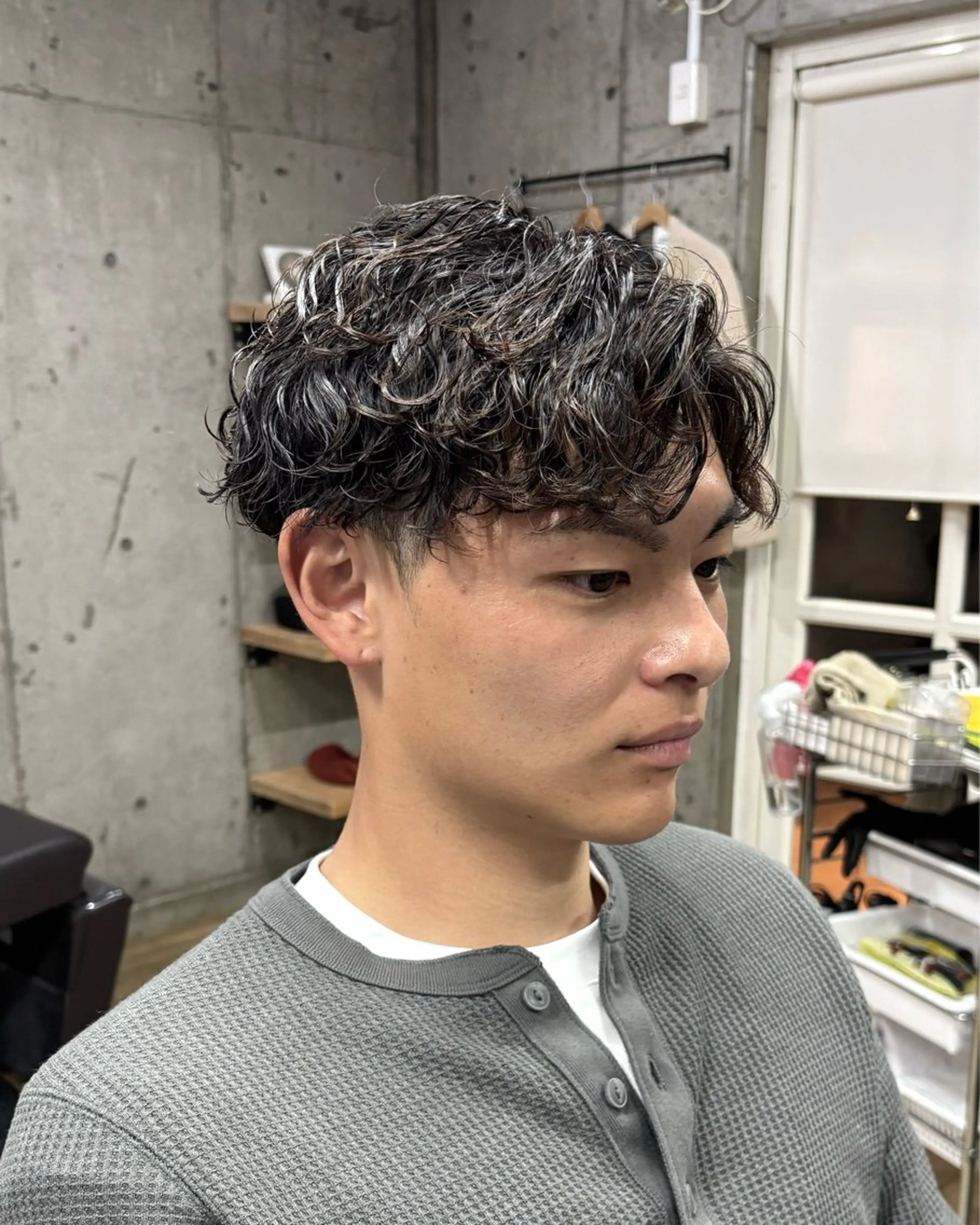 ミディアム パーマ メンズ ミディアムパーマ メンズパーマ 波巻きパーマ スパイラルパーマ 【メンズ特化】パーマ /マッシュ/ヨシダのヘアスタイル