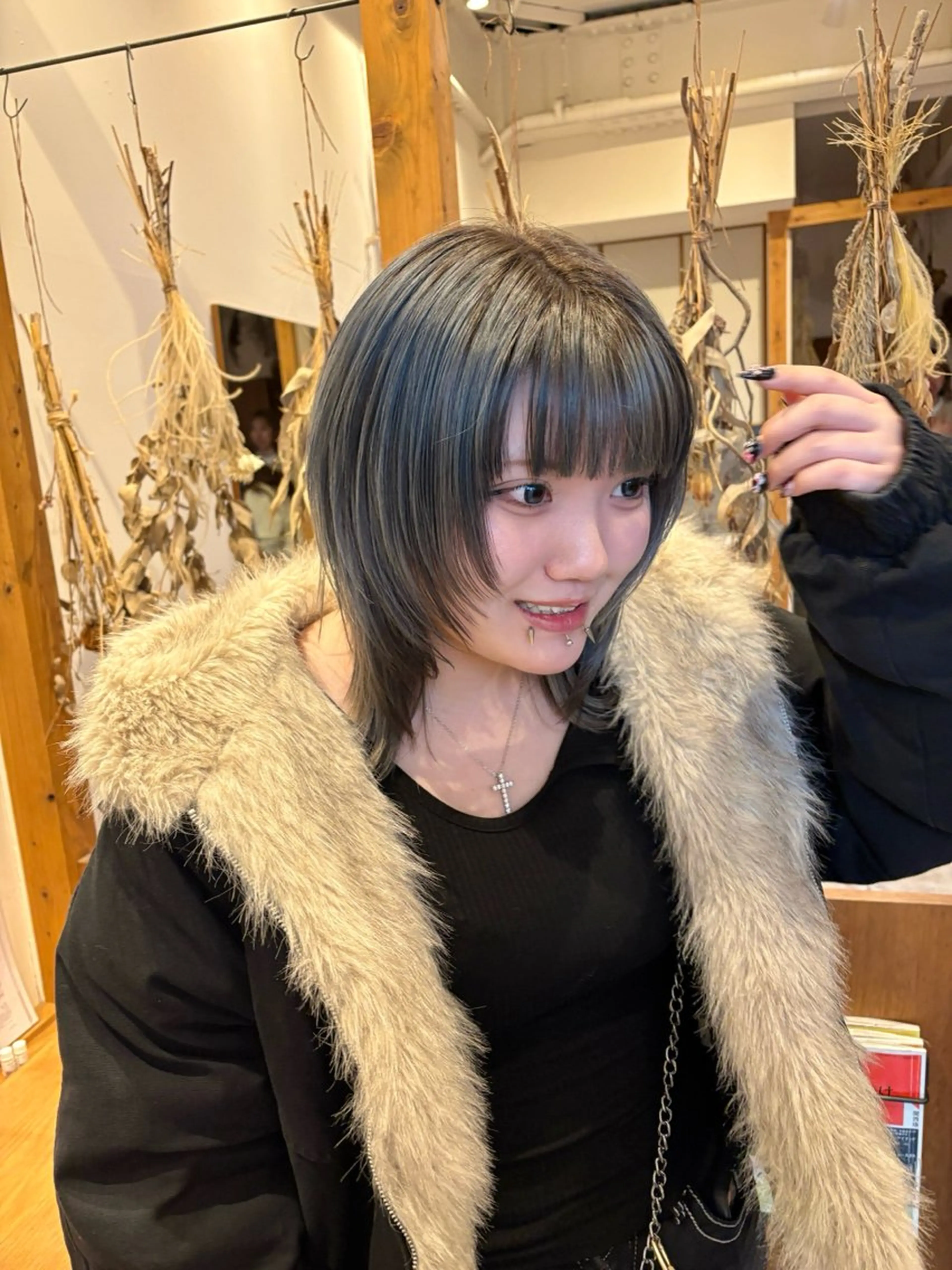 ミディアム カラー ヘアカラー トリートメント ENIF ツキのヘアスタイル