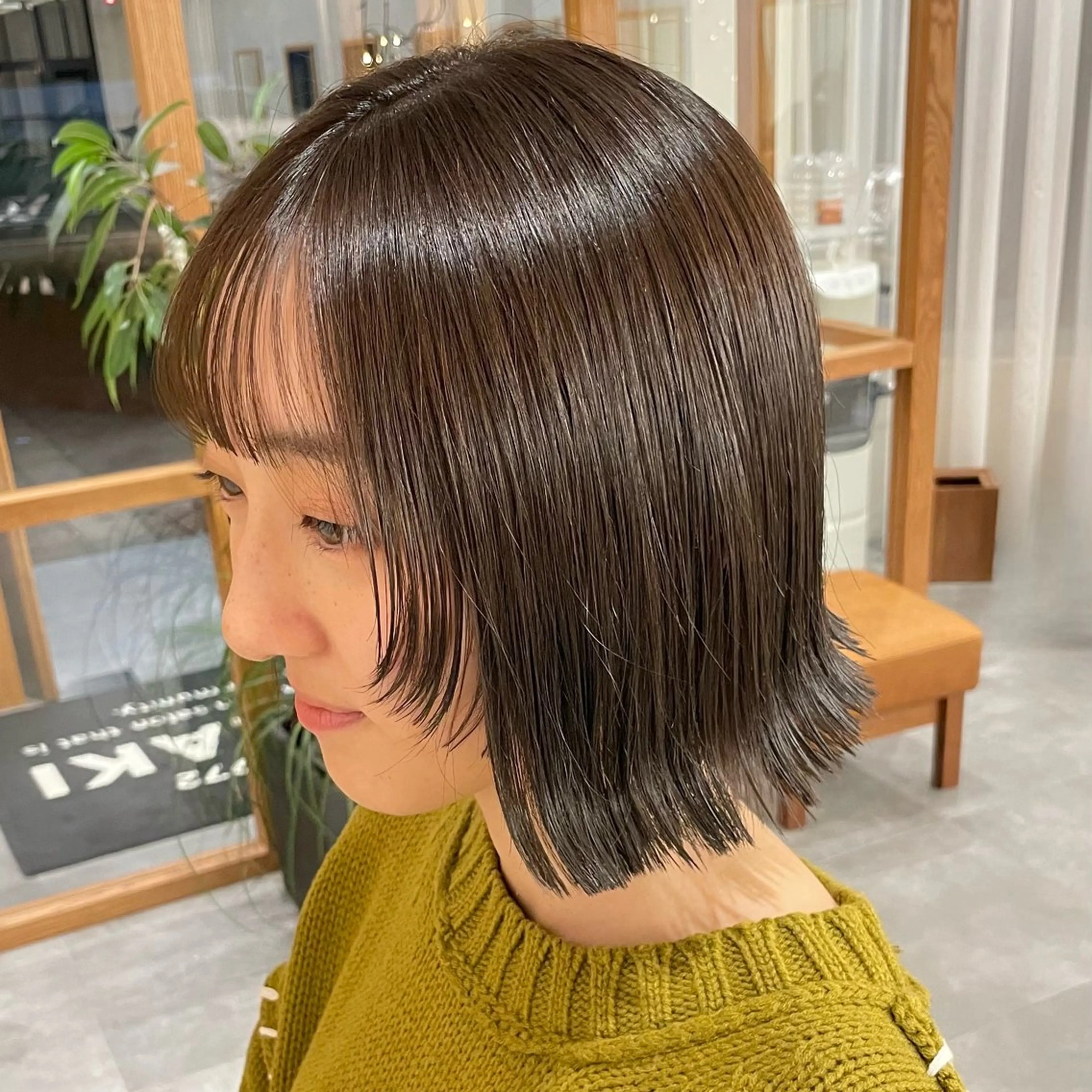 ショート ボブ 顔周りカット サイドバング ウルフカット 澤田 真凛のヘアスタイル