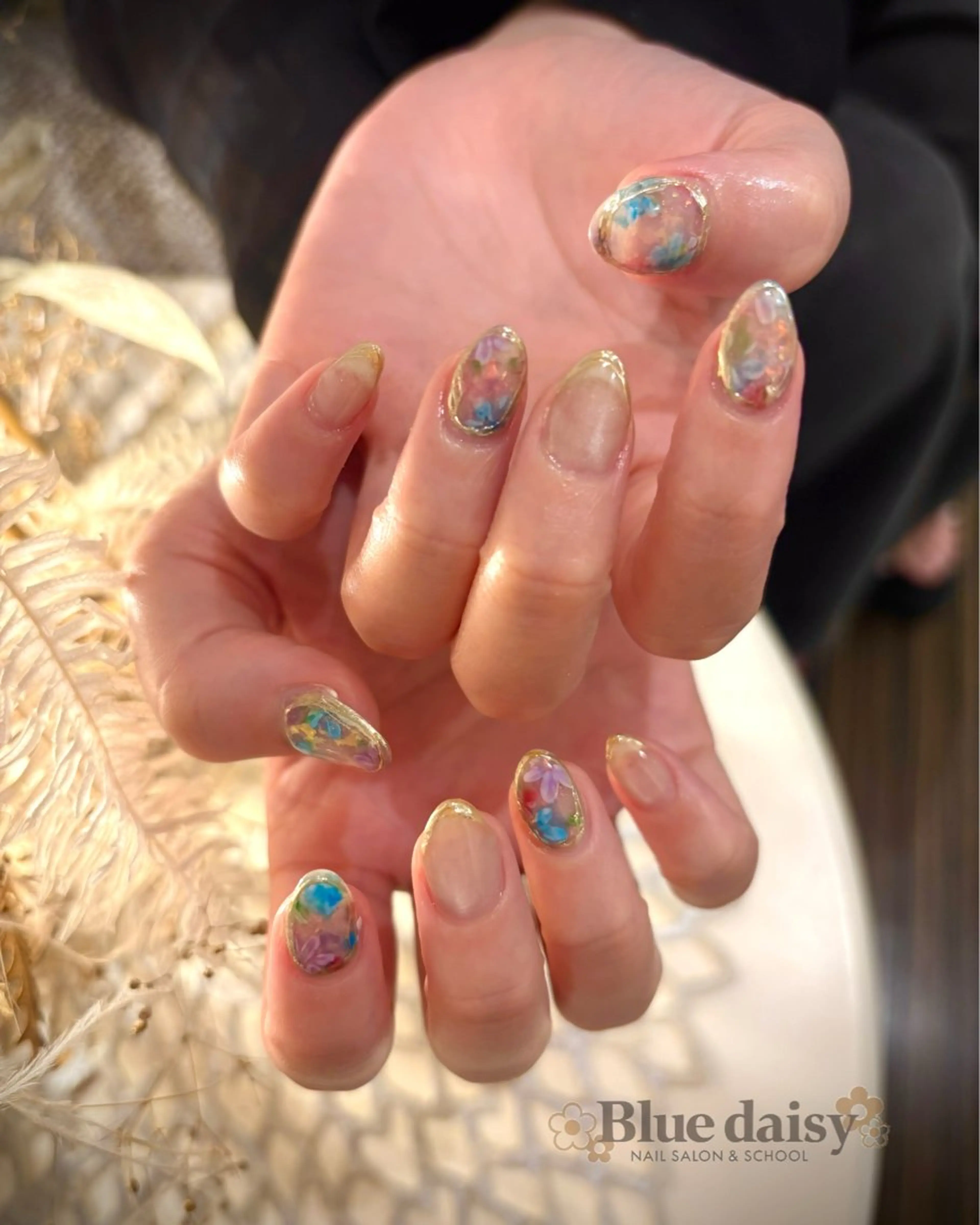 ネイル アートネイル フラワーネイル ニュアンスネイル ハンドネイル Blue daisy 栄本店のネイルデザイン