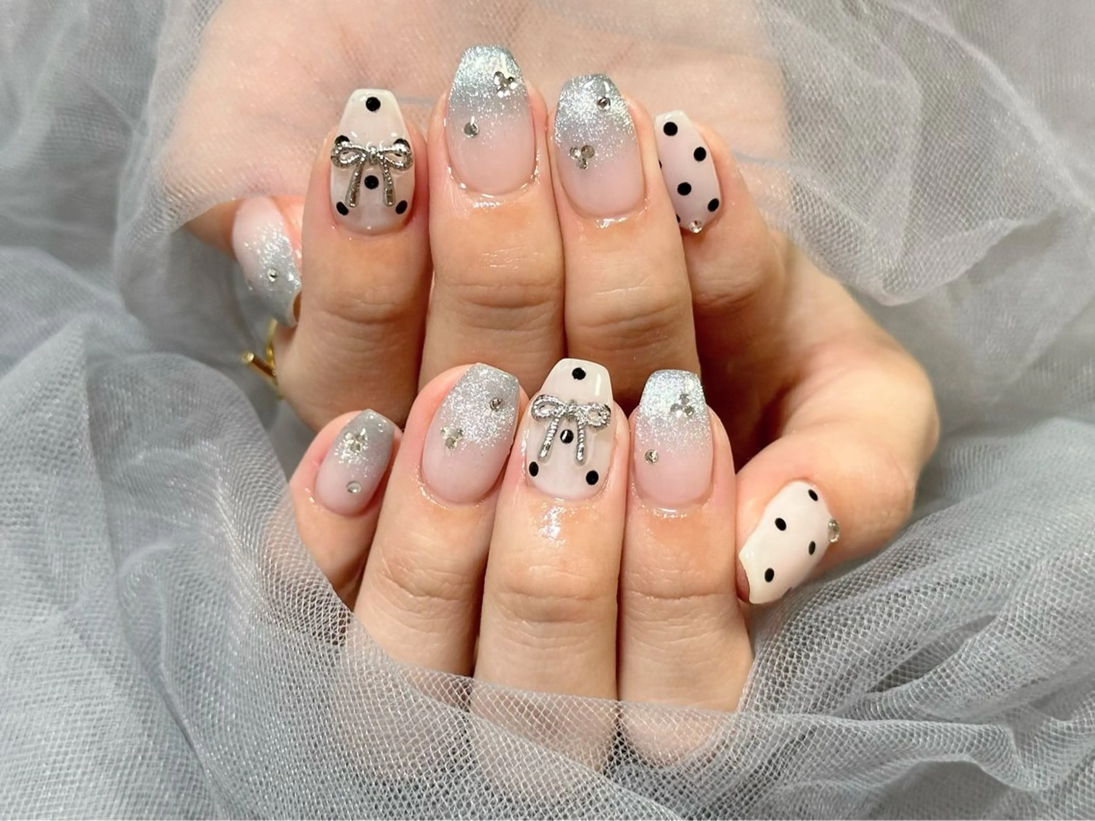 ネイル ドット 水色 マグネットネイル ハンドネイル Nail Salon KURELLYのネイルデザイン