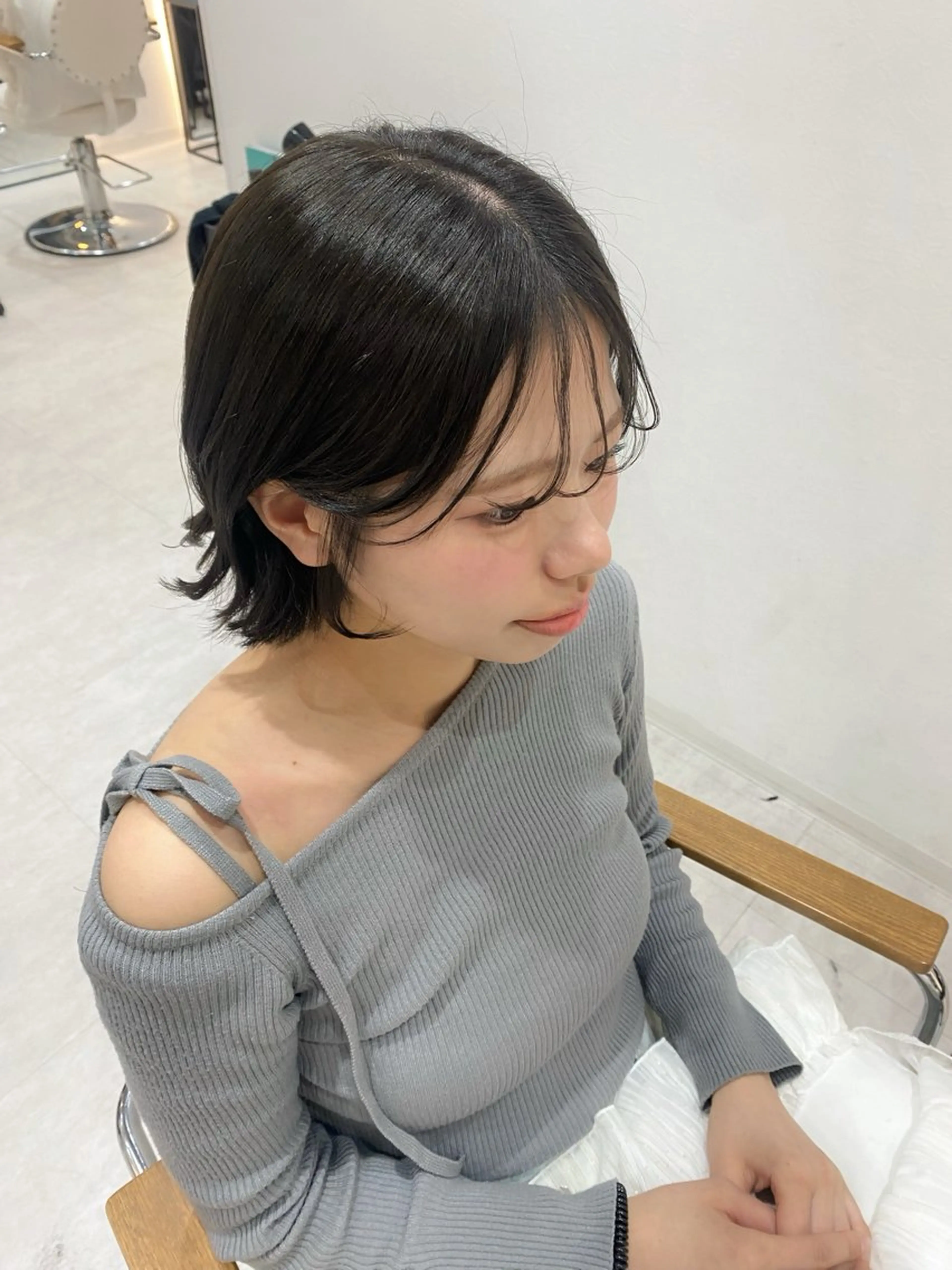 ミディアム カット ヘアカラー トリートメント 髪質改善/艶カラー 🎀レイヤーカットのヘアスタイル