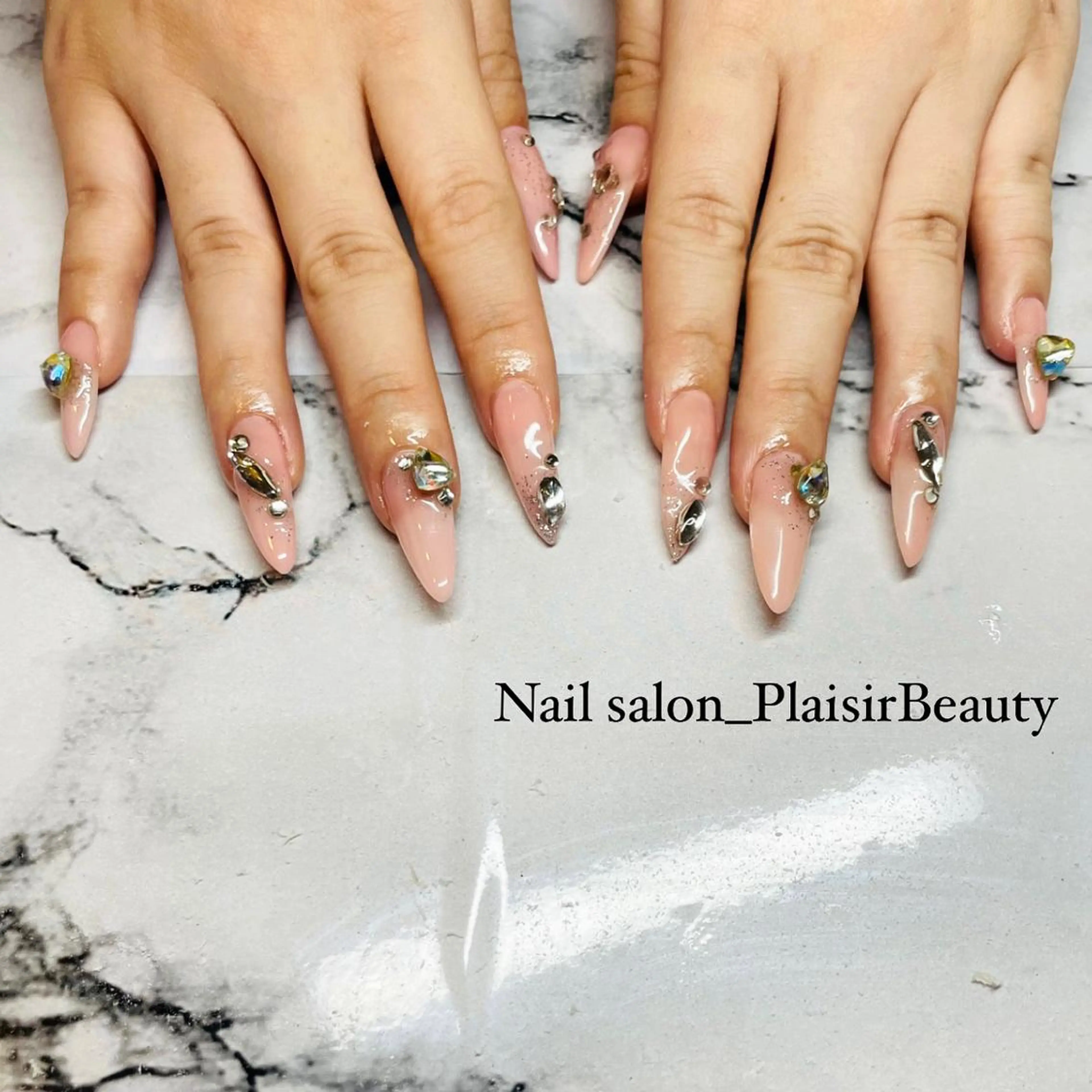 ネイル アートネイル ロングネイル 持ち込み スーパーロングネイル ワンホンネイル Nallsalon Plaisirbeauty所属・Plaisir beautyのネイルデザイン