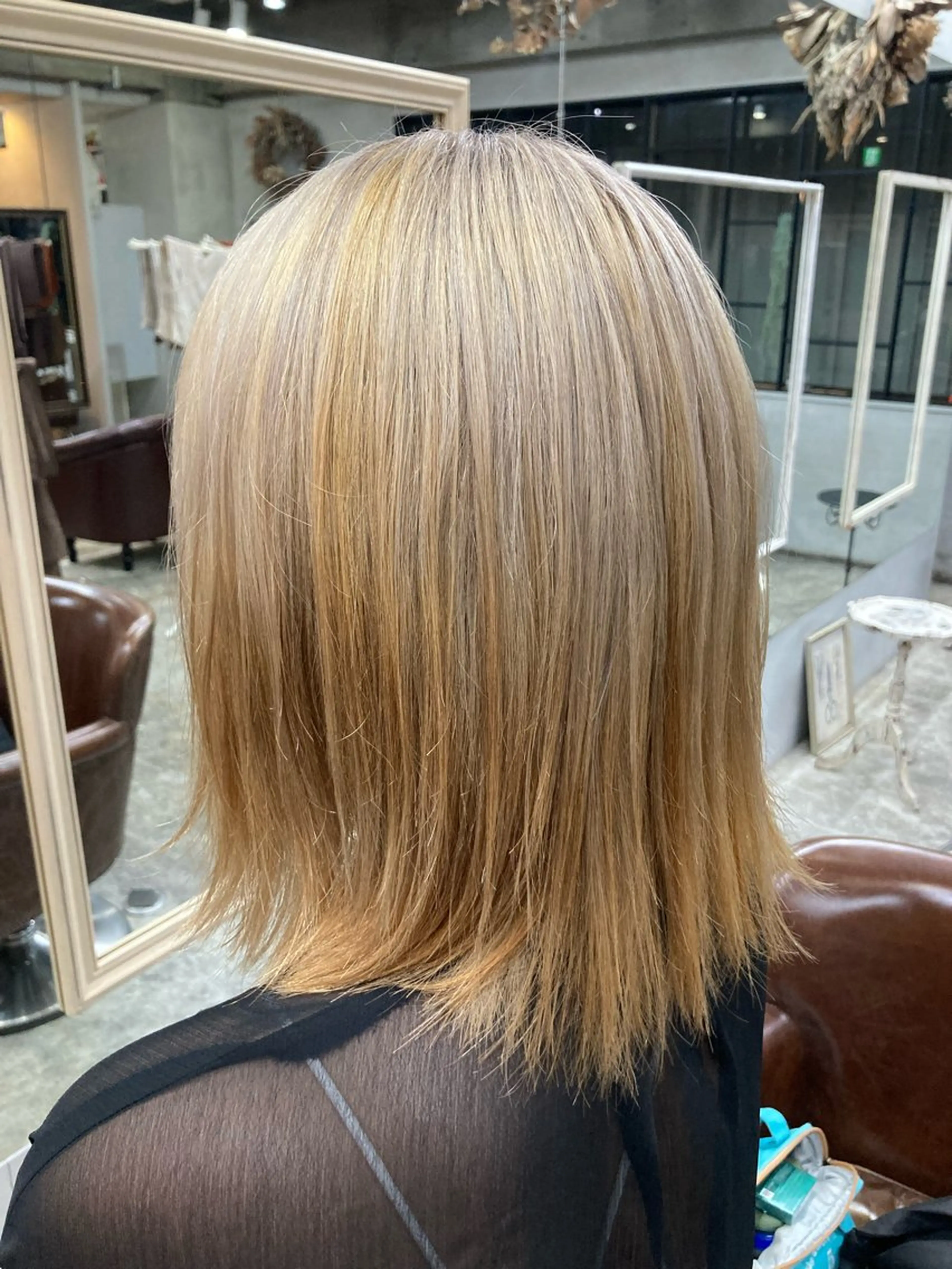 ミディアム カラー ベージュカラー ミルクティーベージュ ヘアカラー 新田龍之輔 →メンズ／派手髪のヘアスタイル