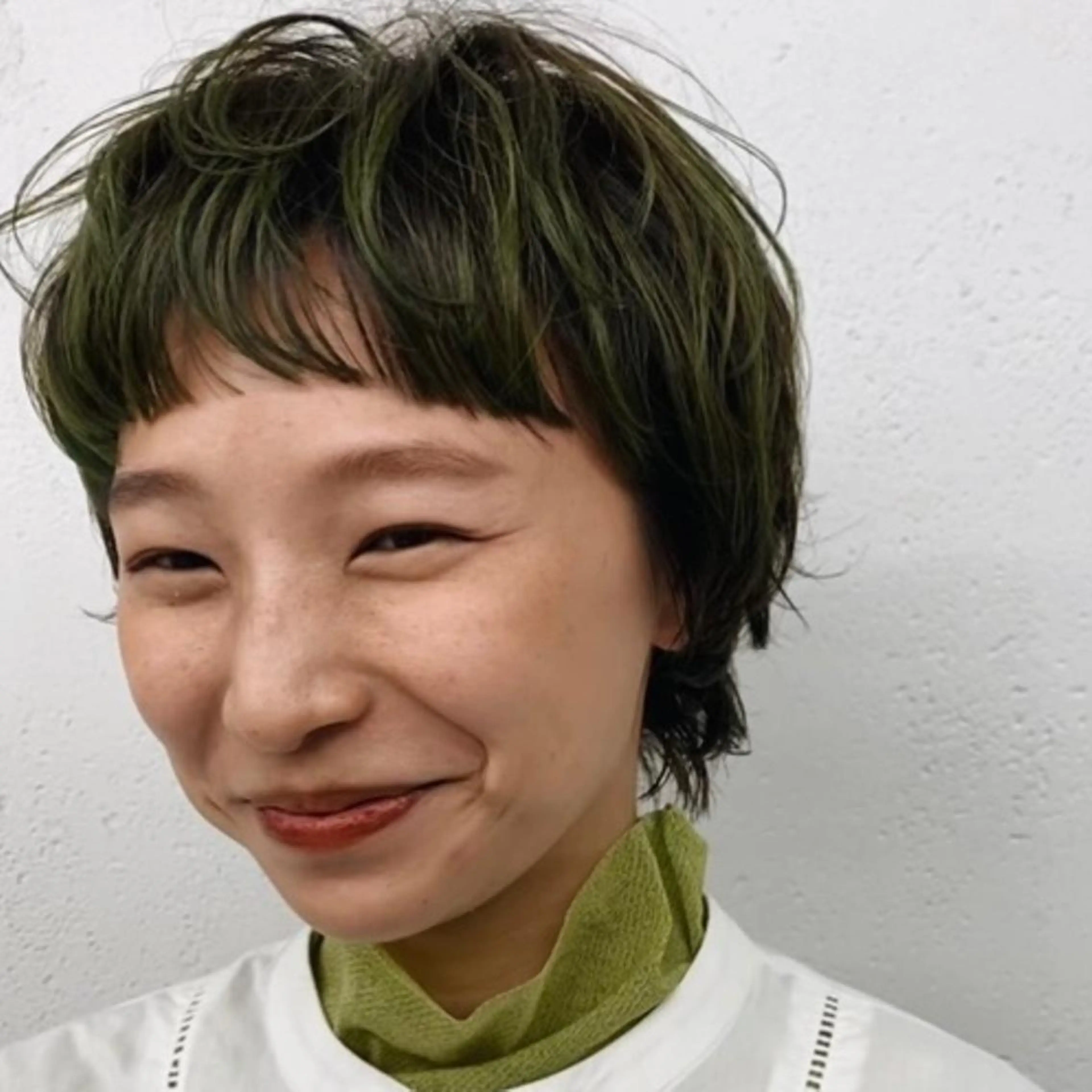 ショート カラー ハイライトカラー ハイライト ウルフカット 大石 沙季のヘアスタイル