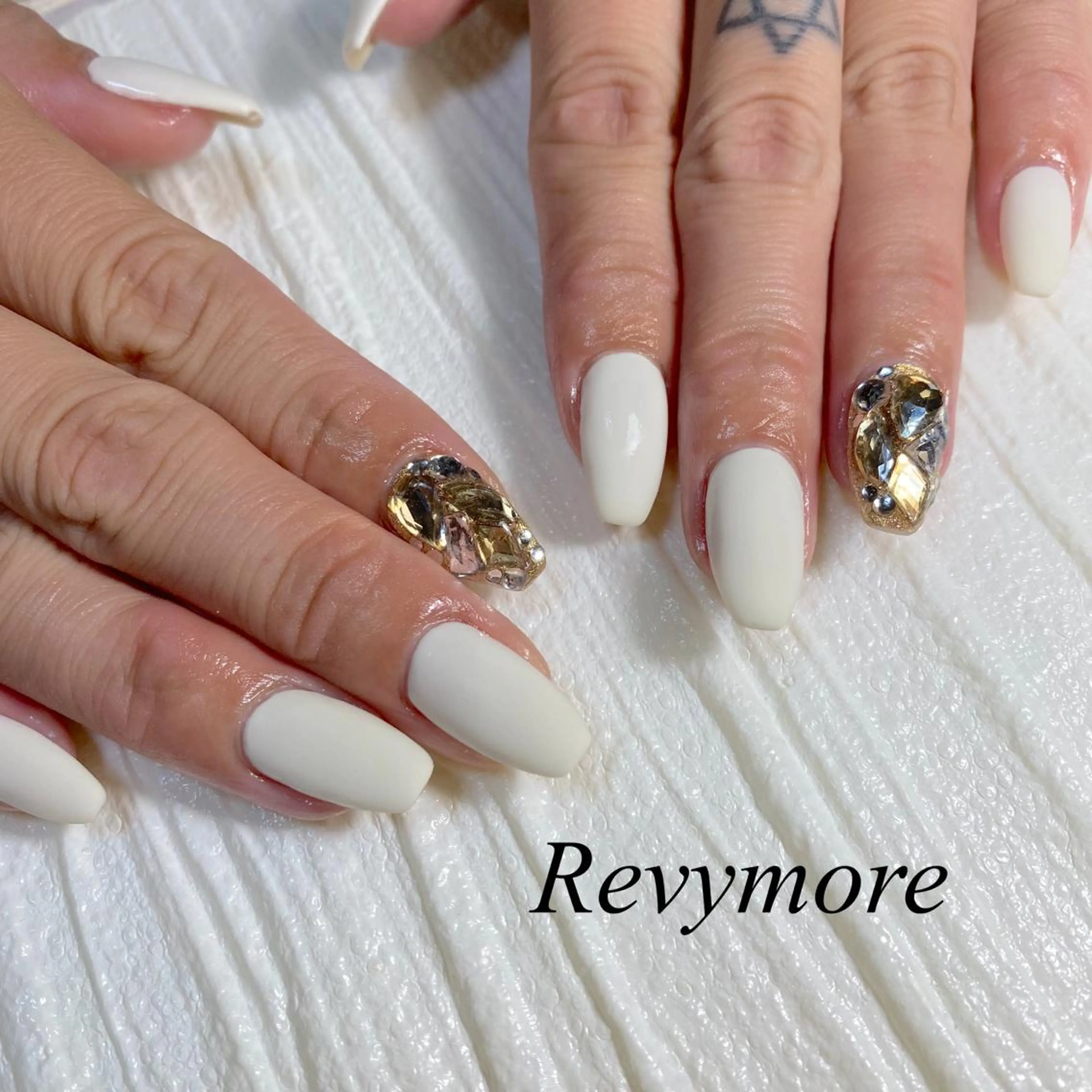 ショート ネイル 韓国風ヘア ジェルネイル キラキラネイル 韓国ネイル マットネイル nail salon Revymoreのネイルデザイン